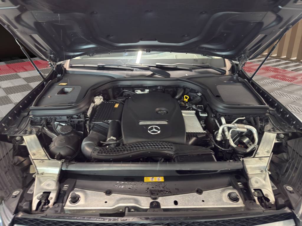 MERCEDES-BENZ GLC 250 AMG Line 4Matic 9G-Tronic-image-11