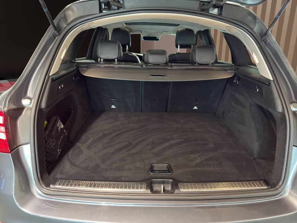 MERCEDES-BENZ GLC 250 AMG Line 4Matic 9G-Tronic-image-10