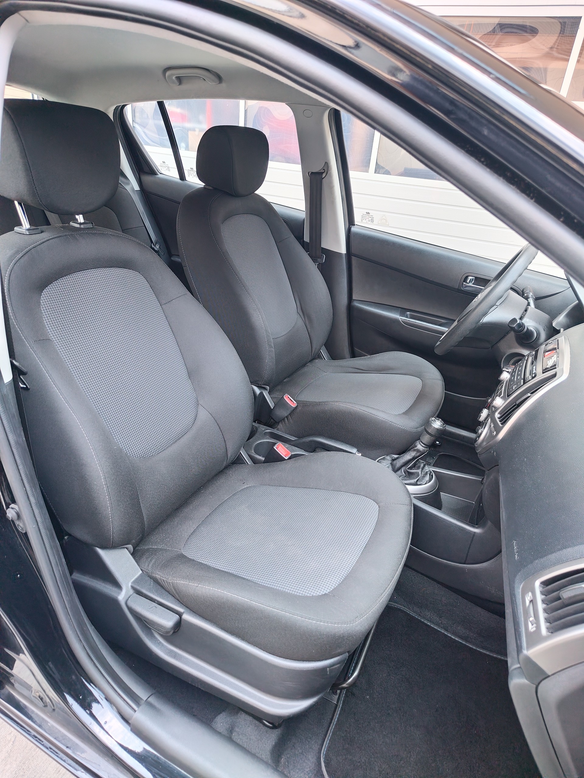 HYUNDAI i20 1.2 Comfort-image-9