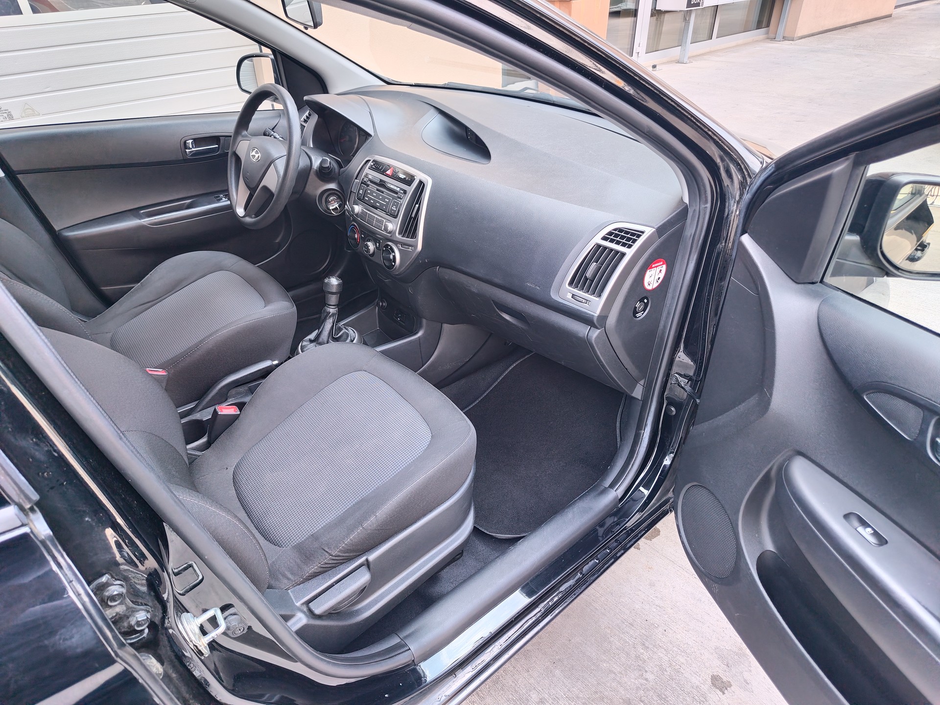 HYUNDAI i20 1.2 Comfort-image-8