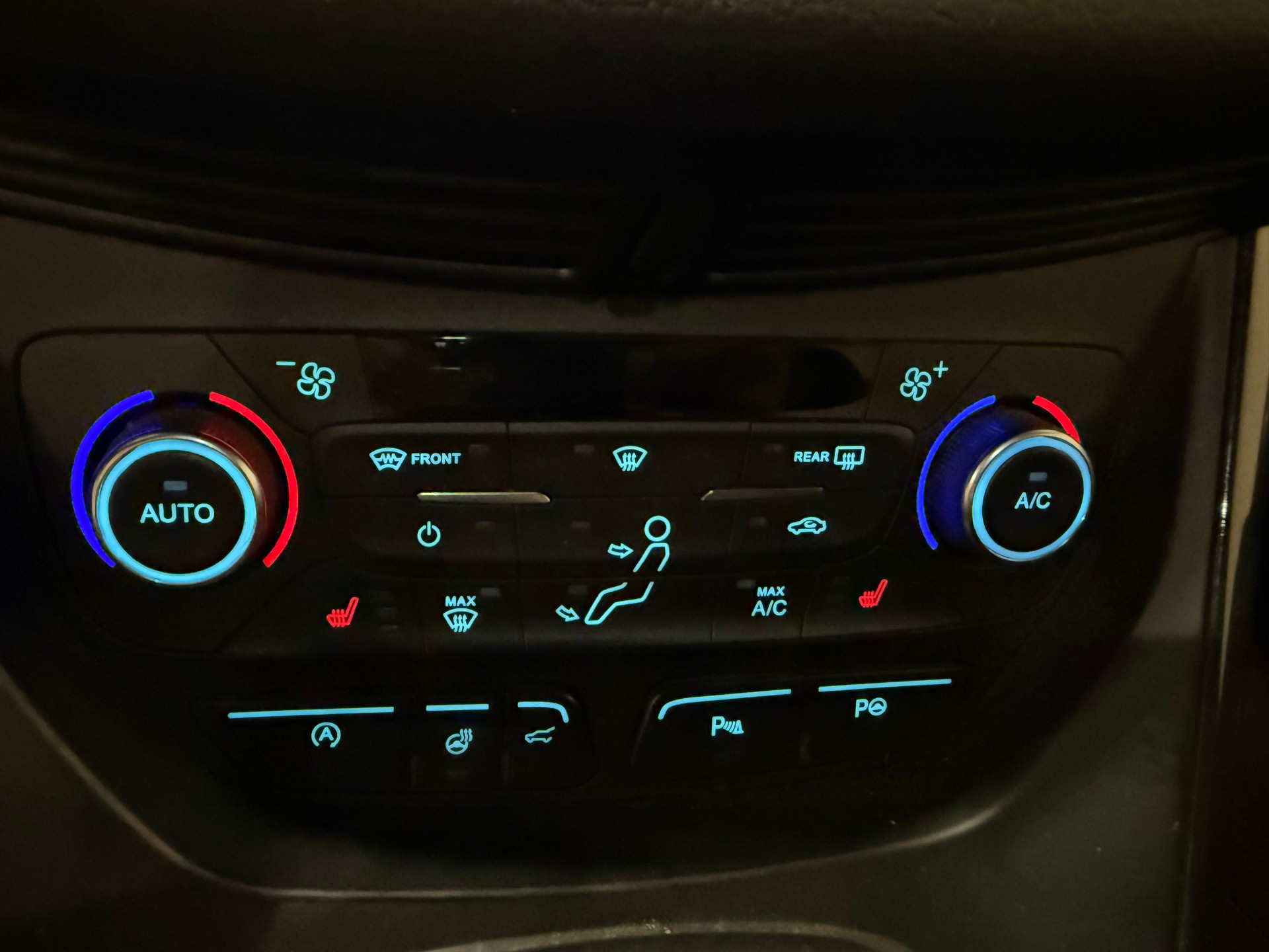 FORD Kuga 2.0 TDCi ST Line 4WD PowerShift-image-12