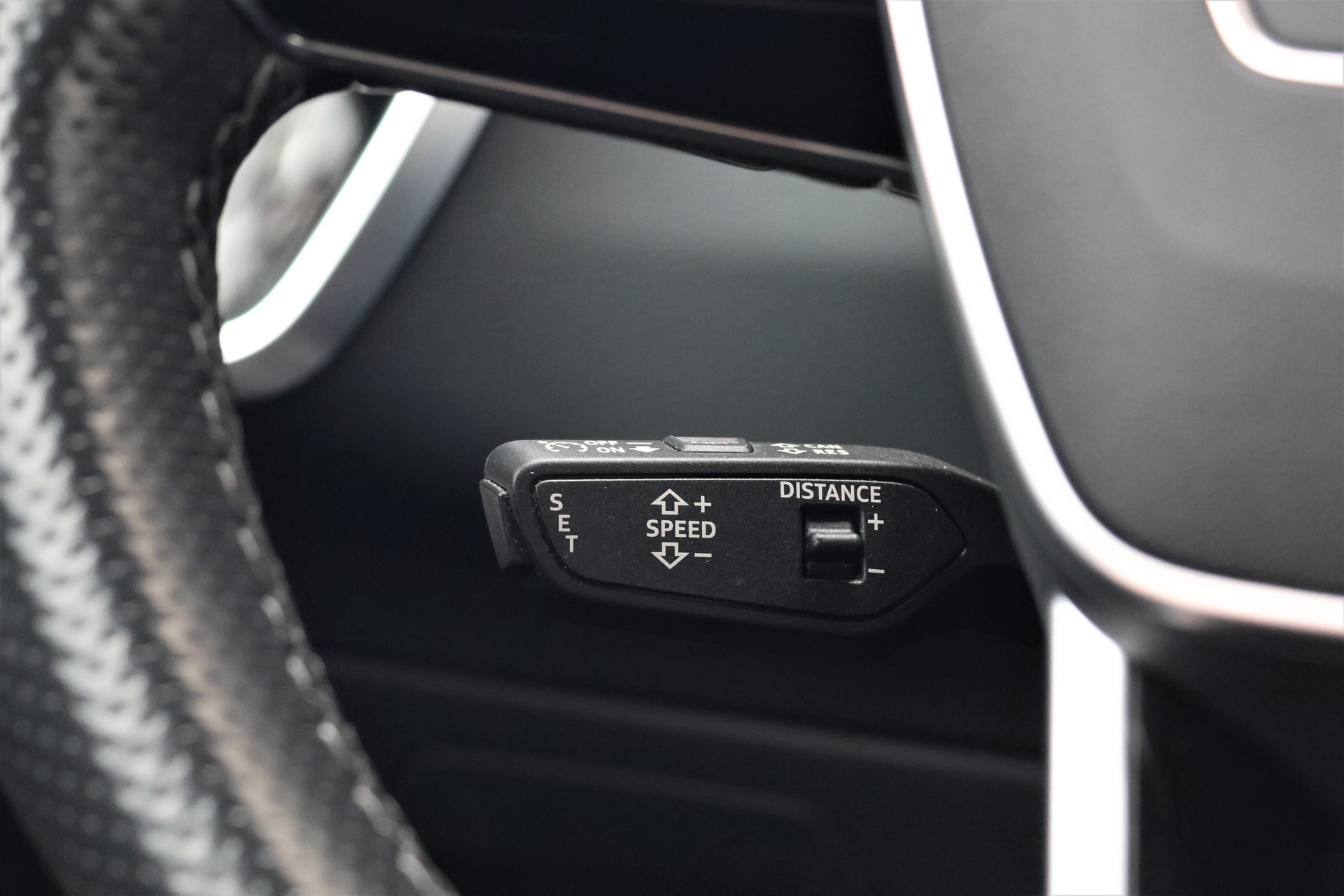 AUDI RS6 Avant 4.0 TFSI V8 quattro (CH)-image-16