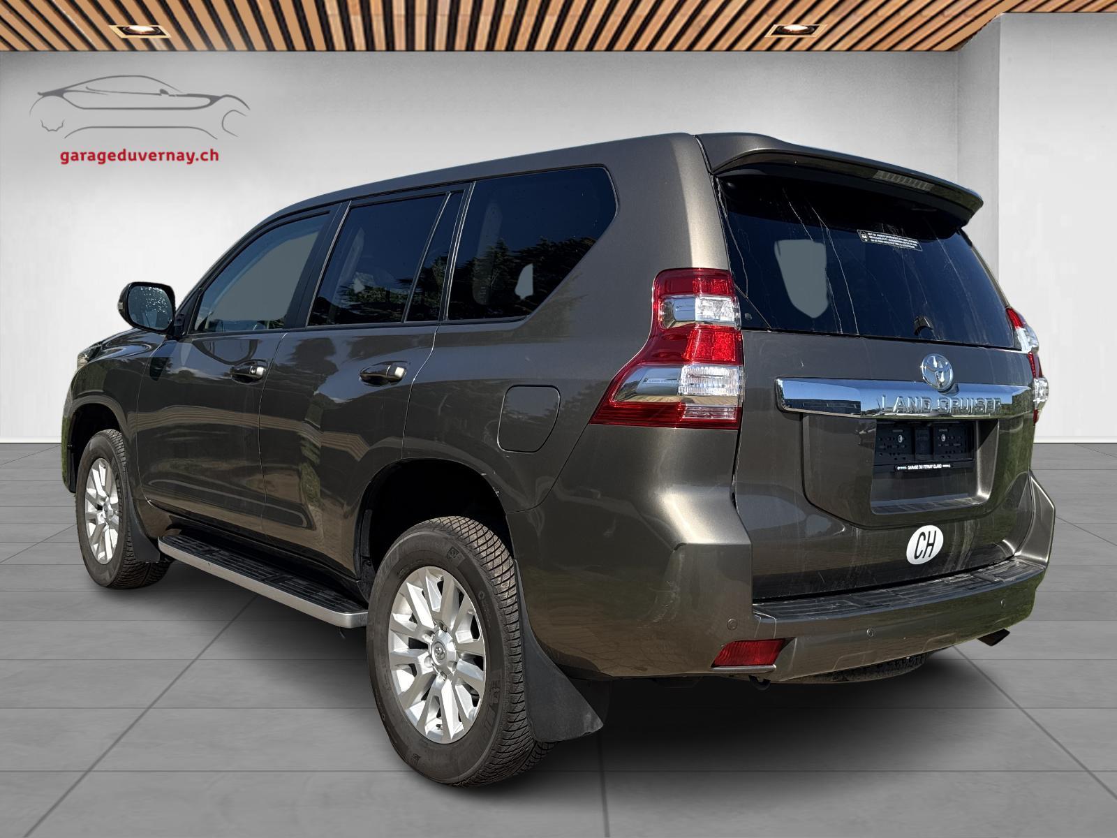 TOYOTA Land Cruiser 2.8TD Sol Automatic-showroom-element-3