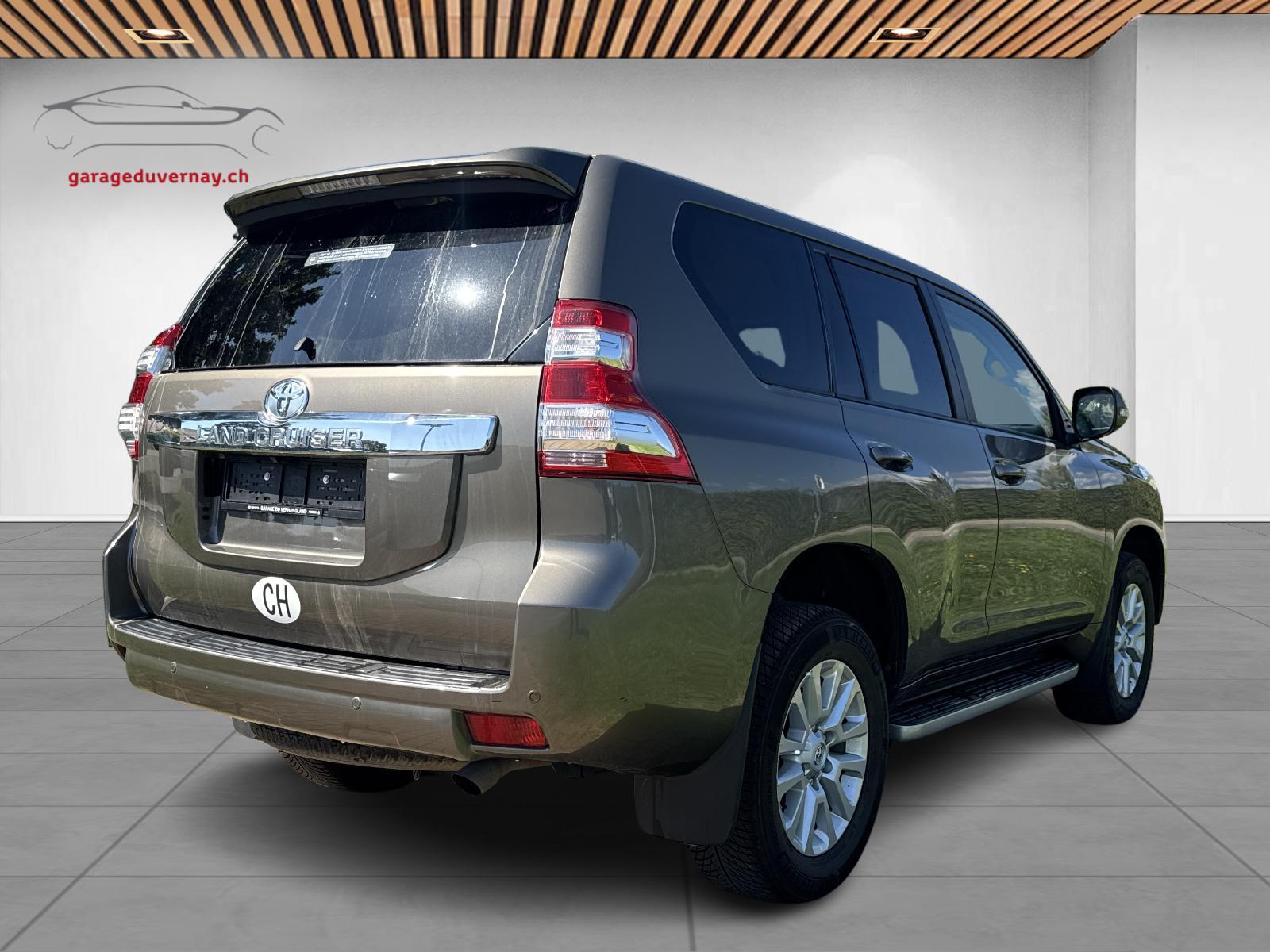 TOYOTA Land Cruiser 2.8TD Sol Automatic-showroom-element-2