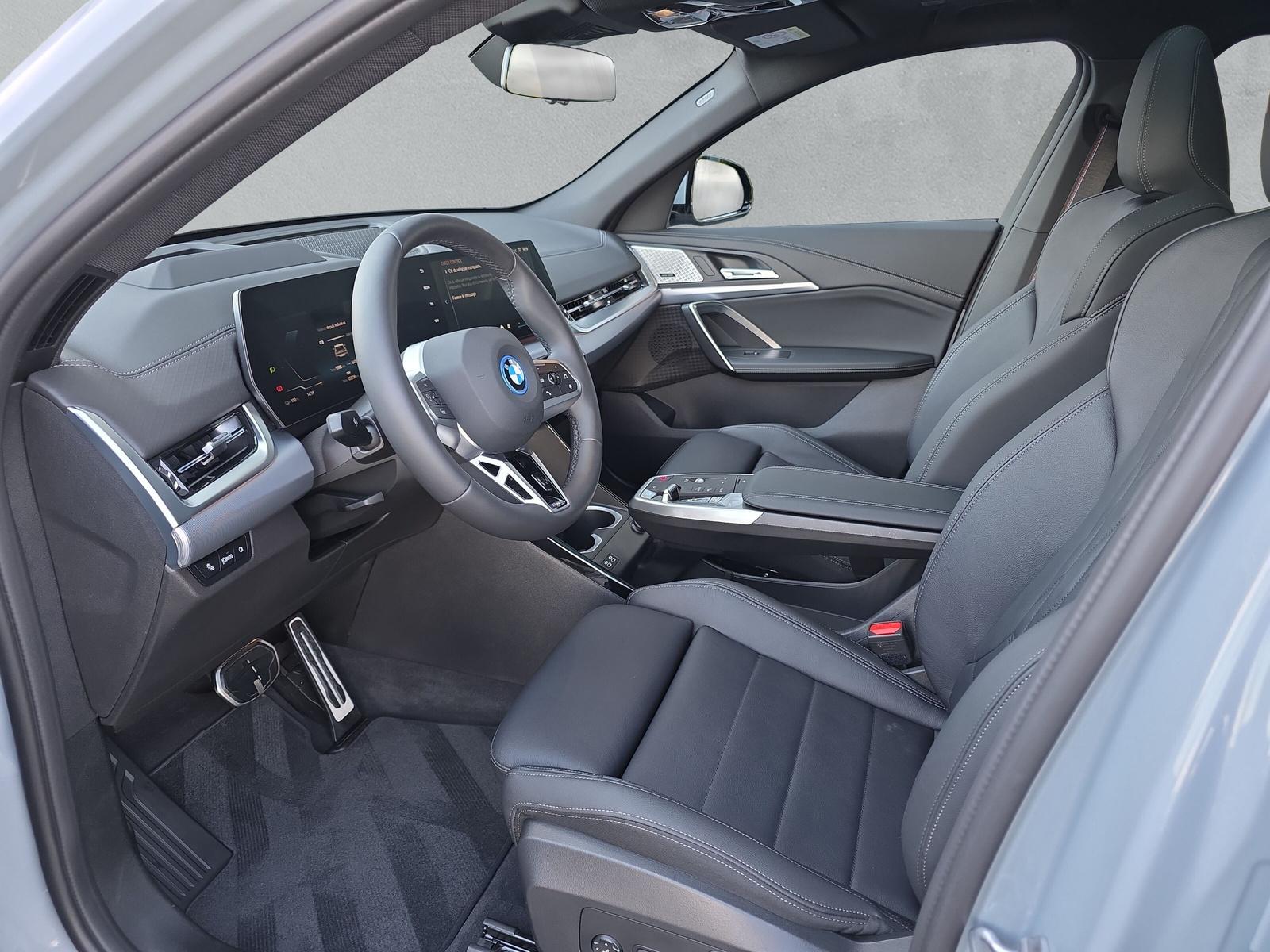 BMW iX2 30 M Sport Pro xDrive U10 (CH) AHK ** Roues hiver incluse **-image-12