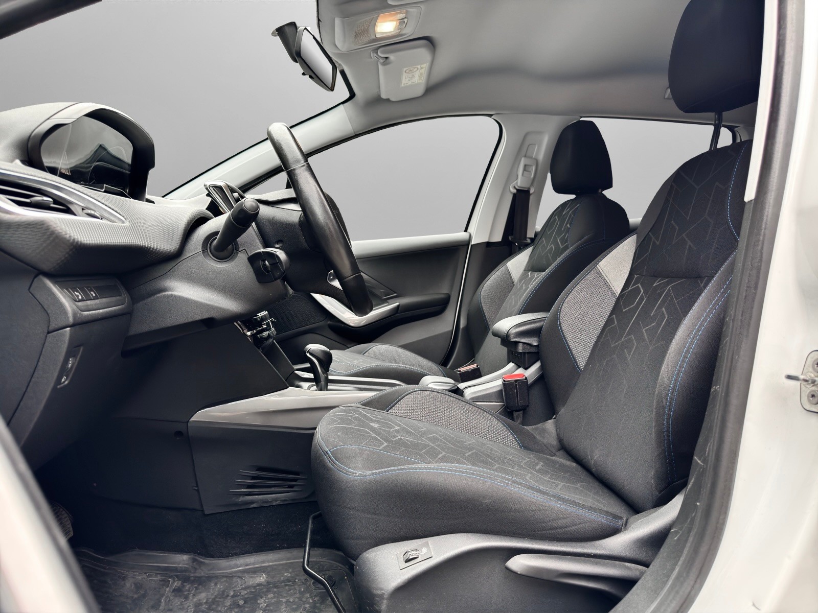 PEUGEOT 2008 1.2 PureTech Style EAT6 *Apple CarPlay*Sitzheizung uvm*-image-7