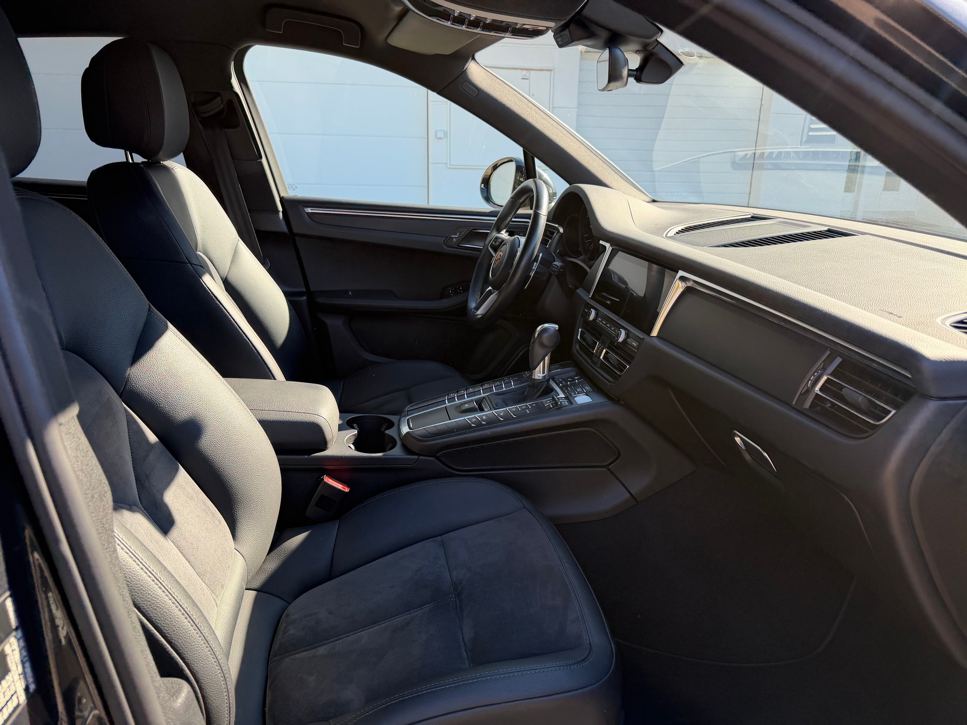 PORSCHE Macan PDK-image-9