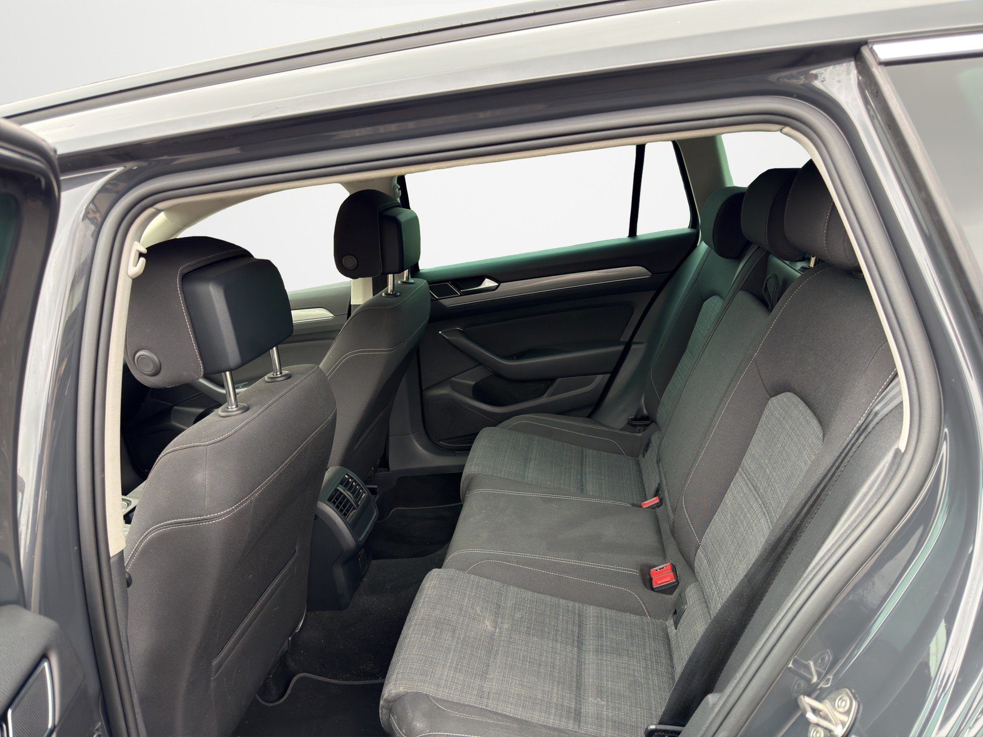 VW Passat 2.0 TDI BMT Elegance DSG-image-14