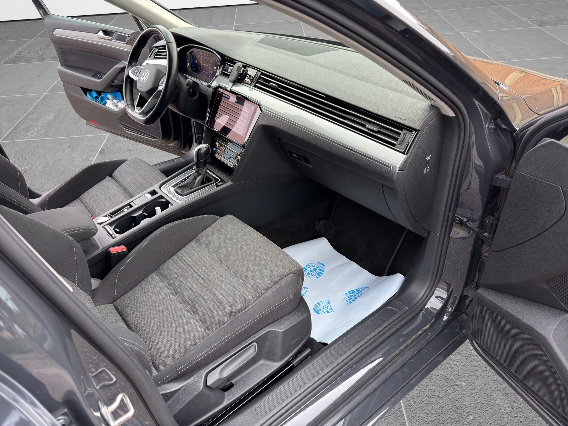 VW Passat 2.0 TDI BMT Elegance DSG-image-15
