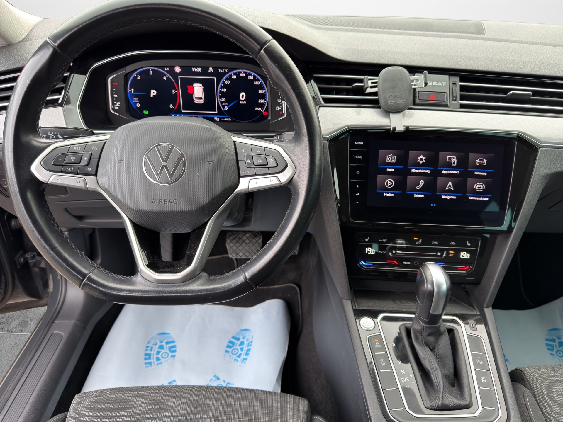 VW Passat 2.0 TDI BMT Elegance DSG-image-11