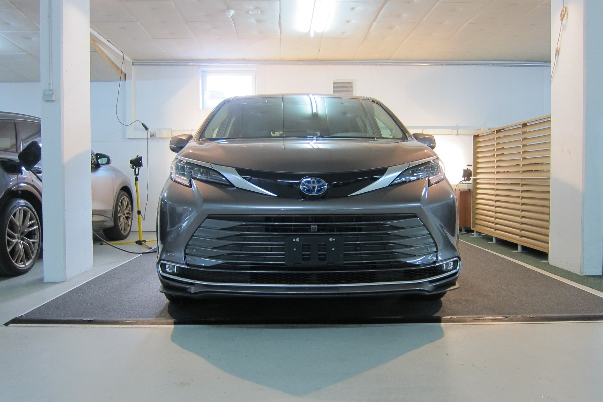 TOYOTA SIENNA HYBRID AWD LIMITED TECHNOLOGY-PAKET