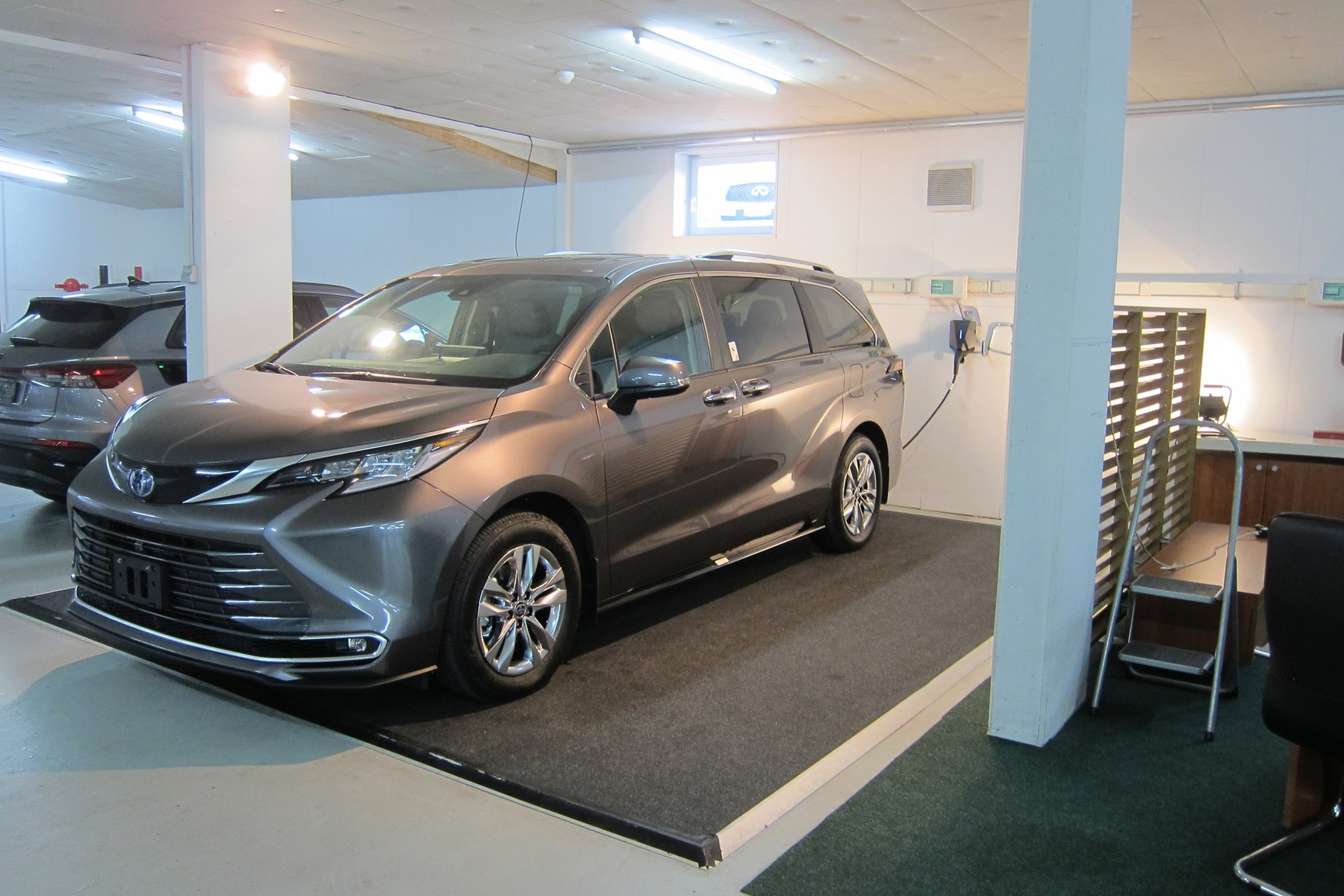 TOYOTA SIENNA HYBRID AWD LIMITED TECHNOLOGY-PAKET-image-2