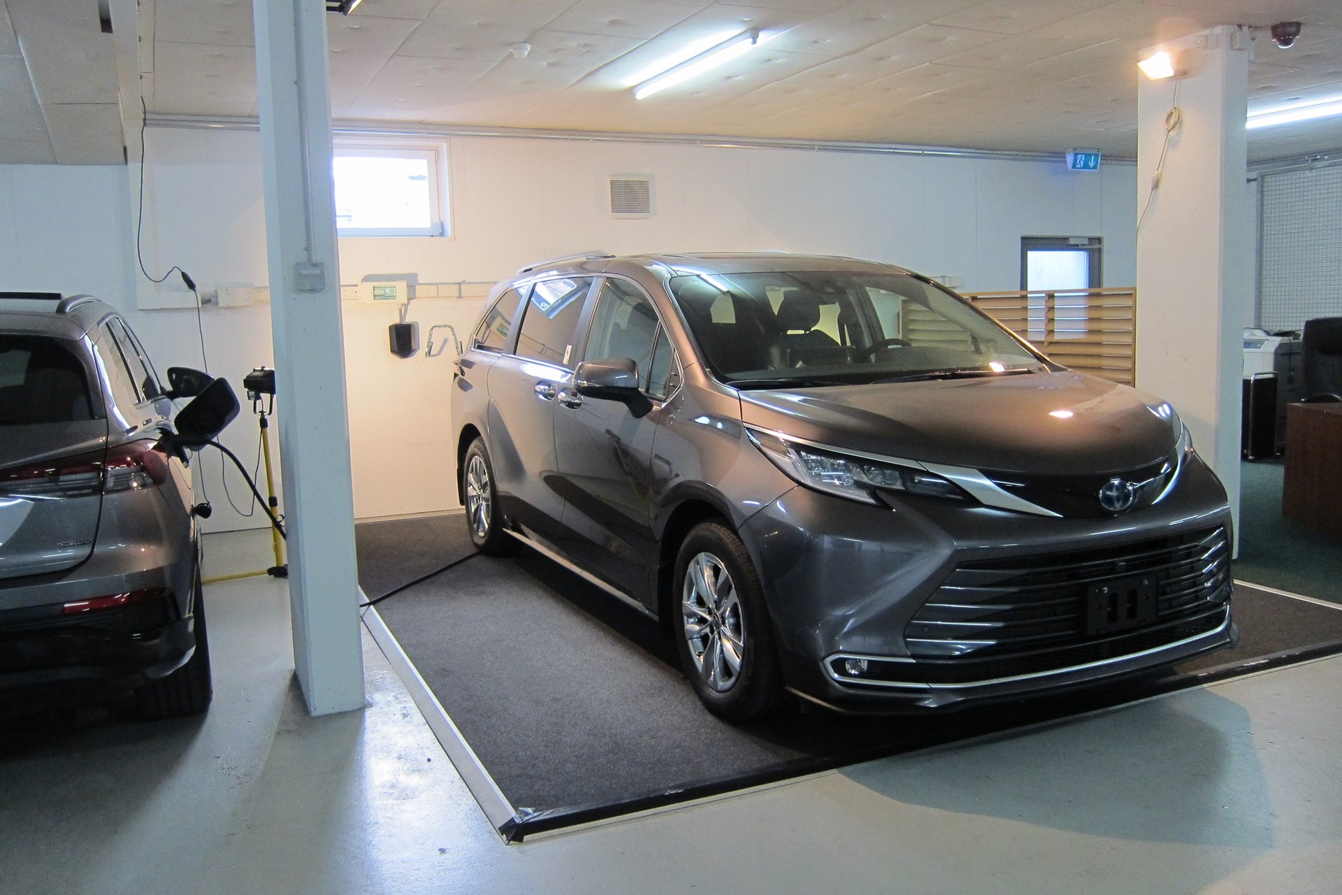 TOYOTA SIENNA HYBRID AWD LIMITED TECHNOLOGY-PAKET-image-3