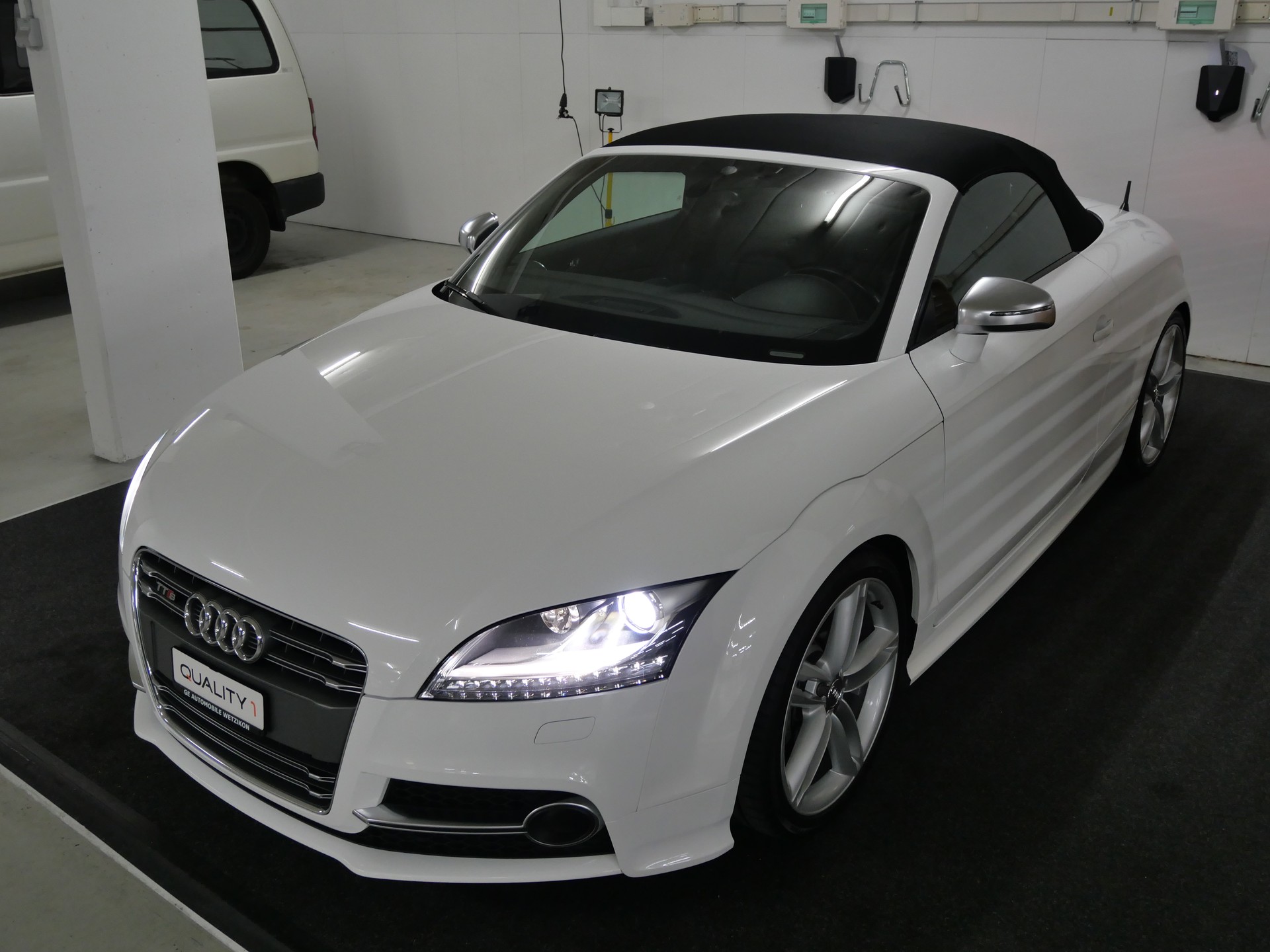 AUDI TTS Roadster 2.0 TFSI quattro S-tronic Cabrio-showroom-element-1