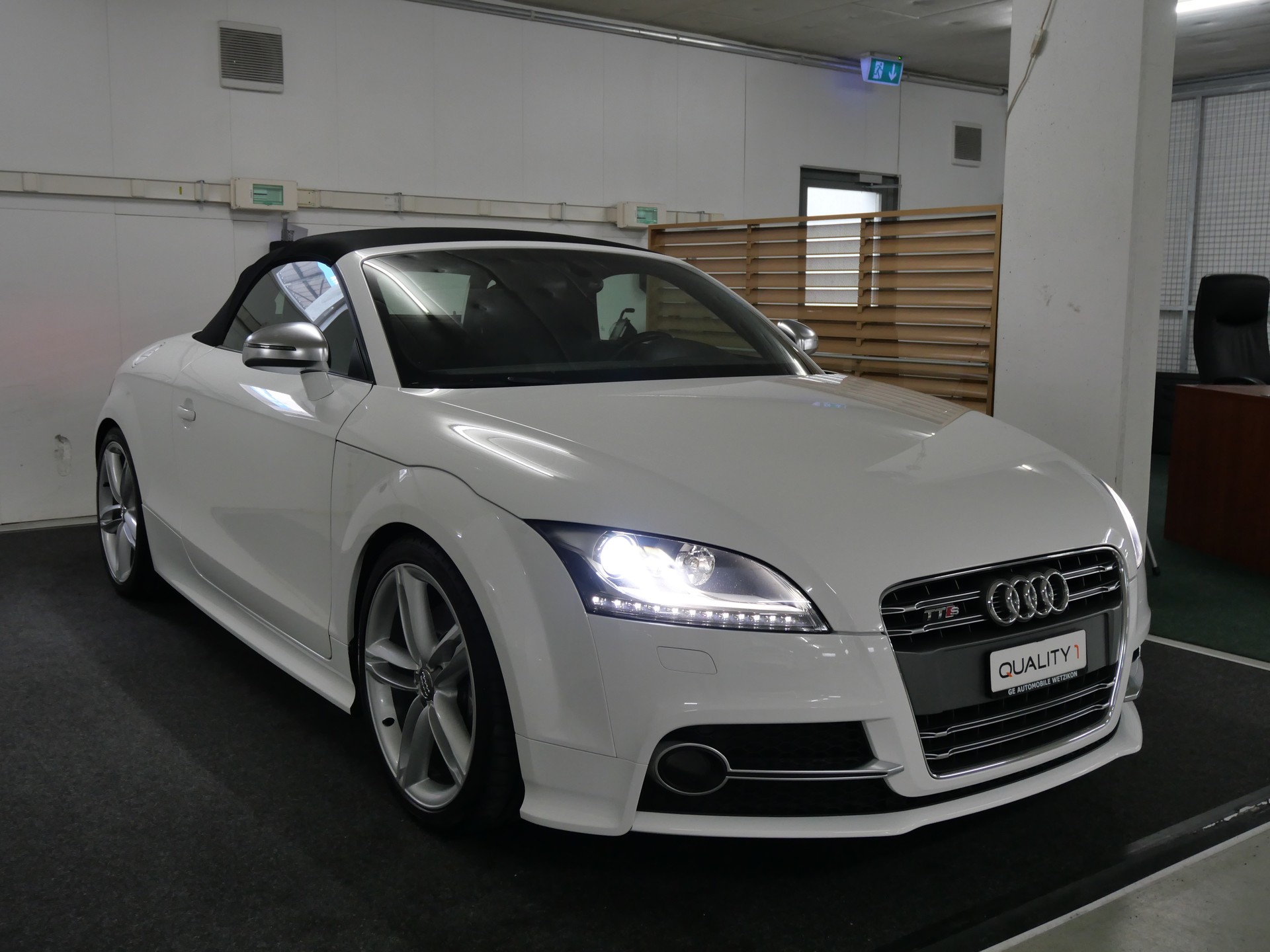 AUDI TTS Roadster 2.0 TFSI quattro S-tronic Cabrio-image-6