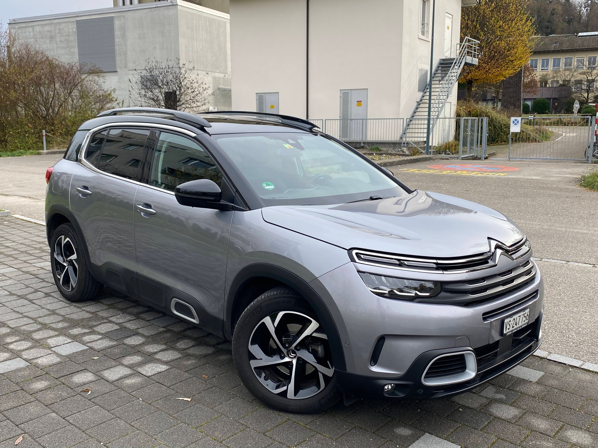 CITROEN C5 Aircross 1.5 BlueHD Swiss Edition EAT8 **IDEALES WINTERAUT0**Standheizung**Gr-Navi**RF-Kamera**ACC**Sitzheizung-image-2