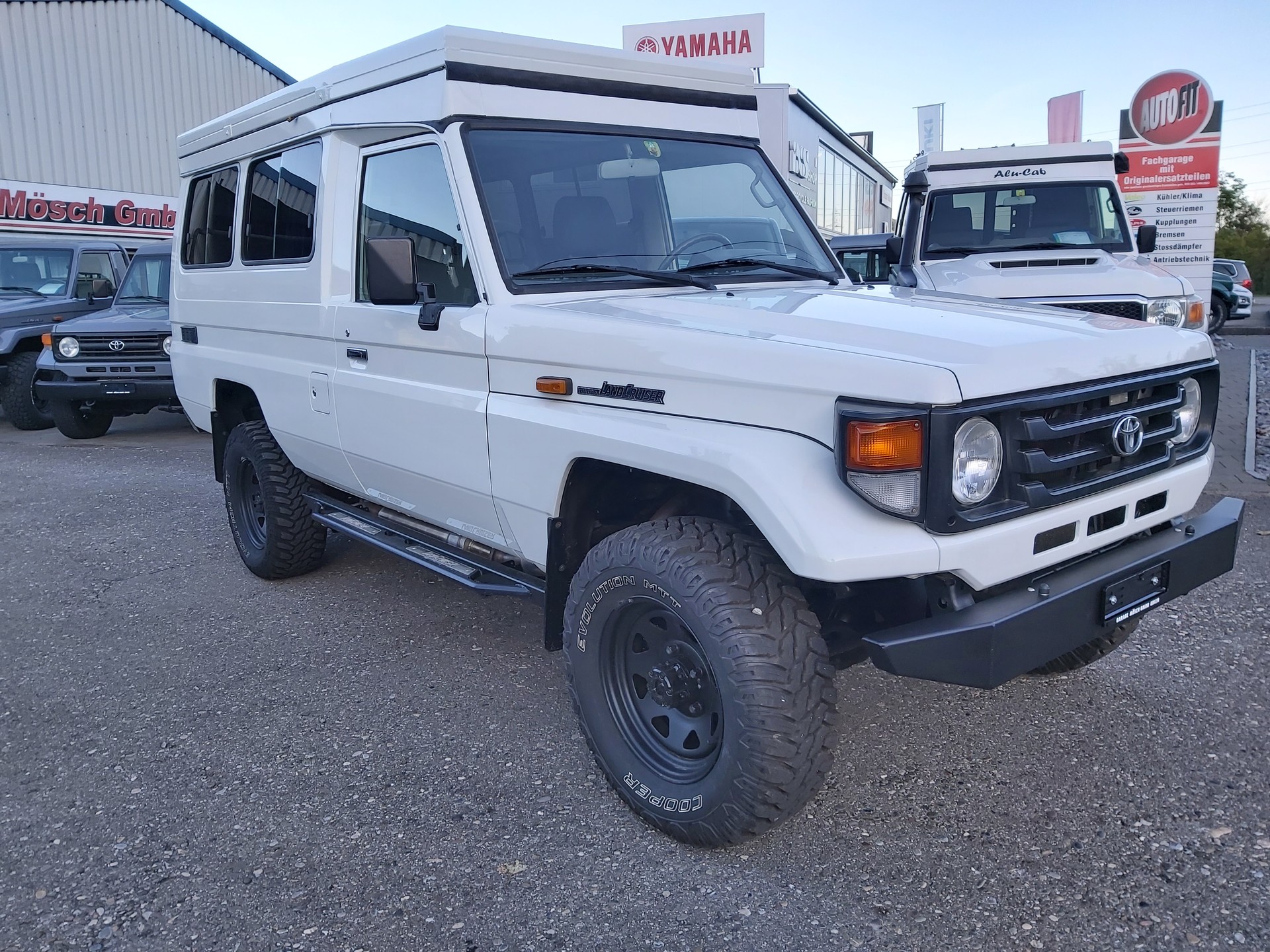TOYOTA Land Cruiser 400 Hdt Long 4.2D-image-4