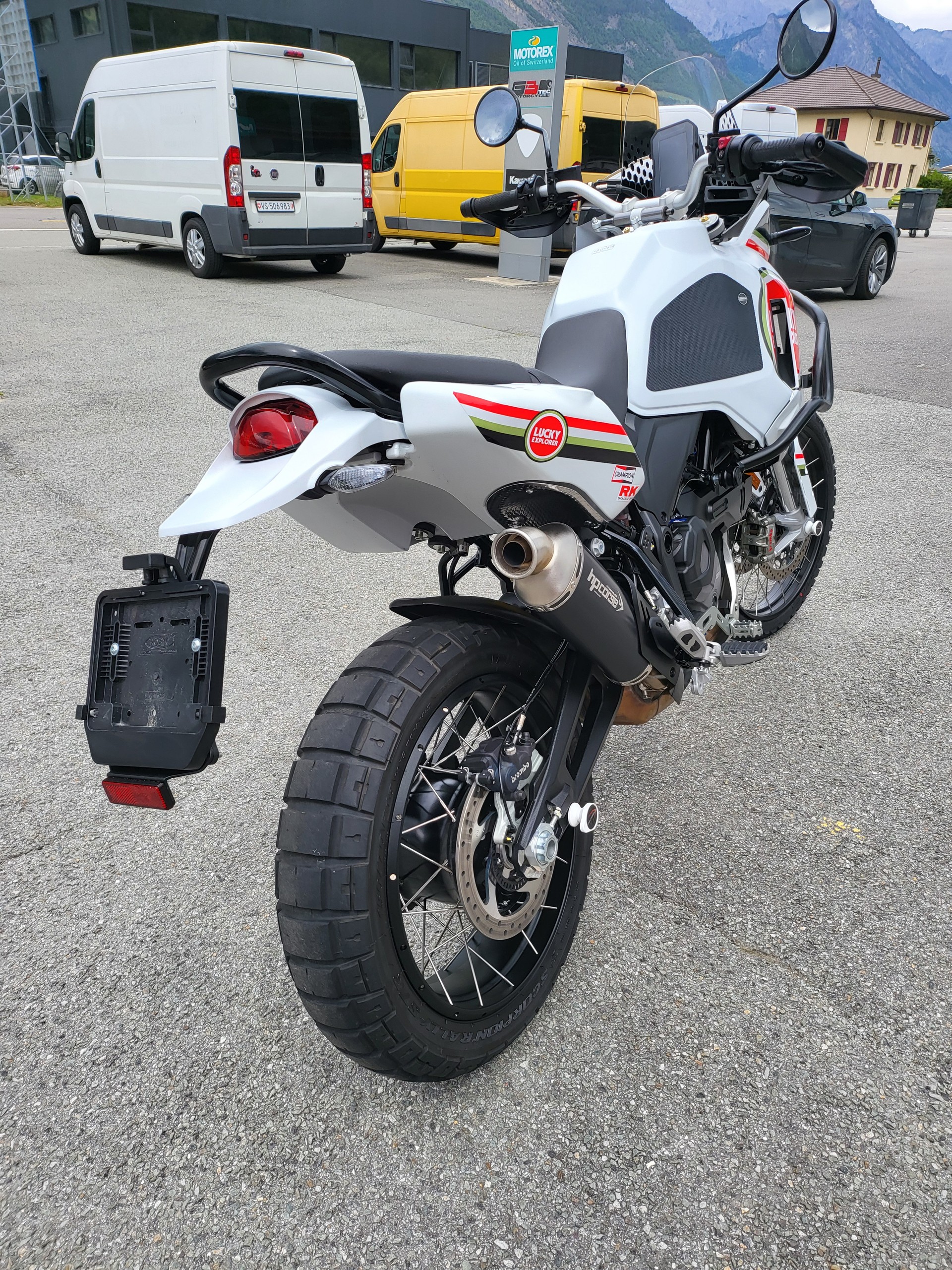 DUCATI Desert X-image-2