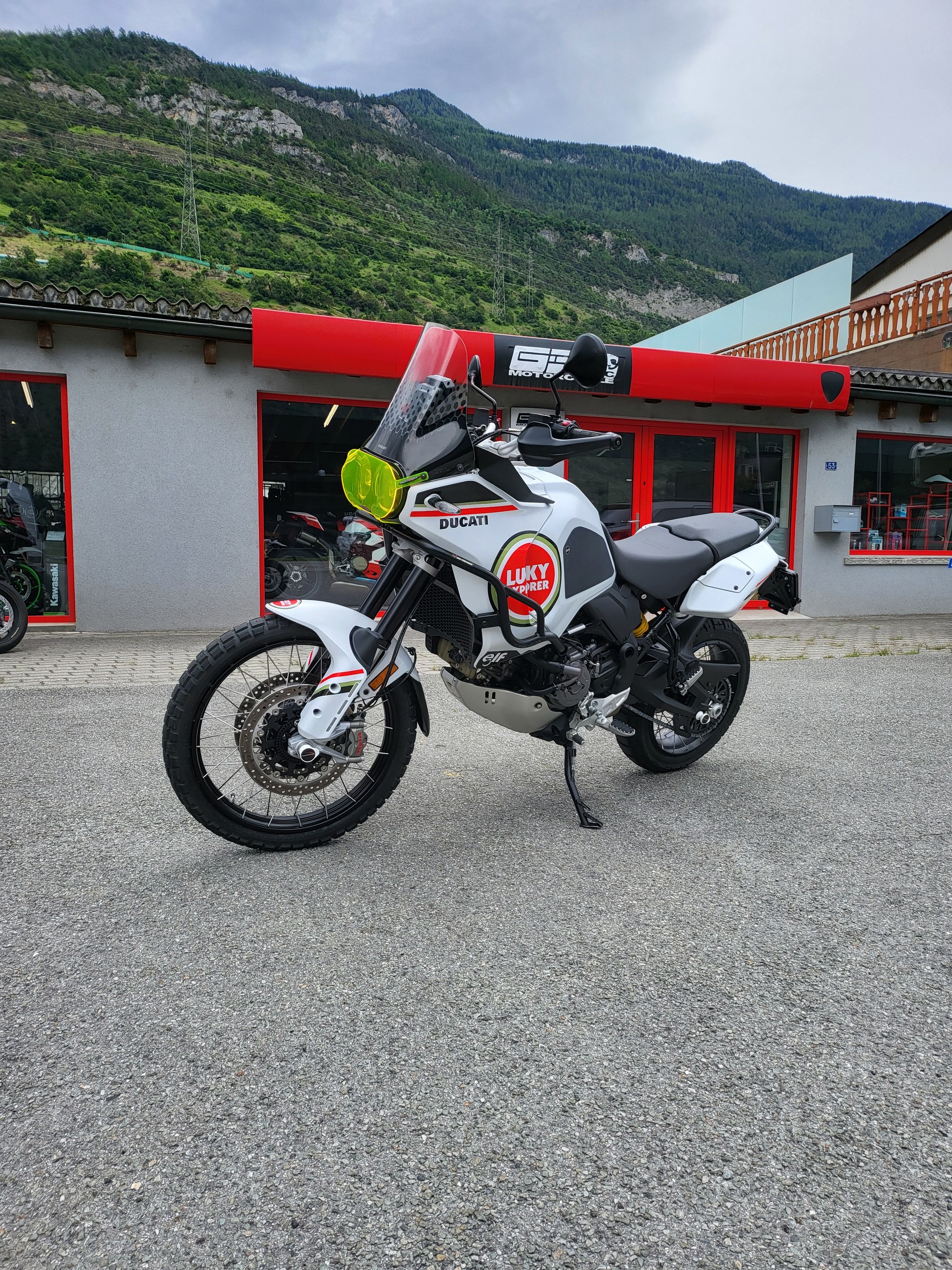 DUCATI Desert X-image-1
