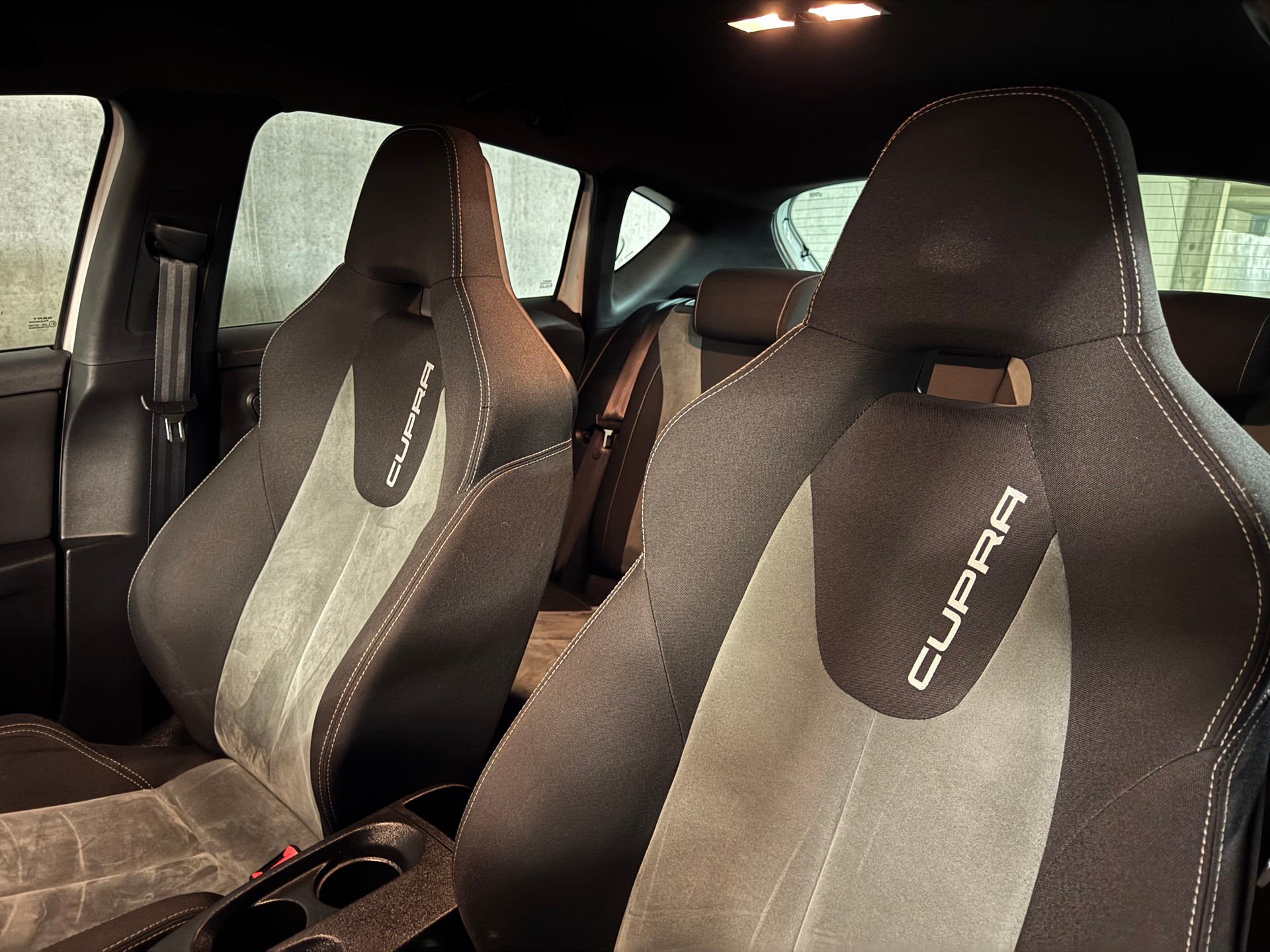 SEAT Leon 2.0 TSI Cupra R310 World Champion Edition-image-17