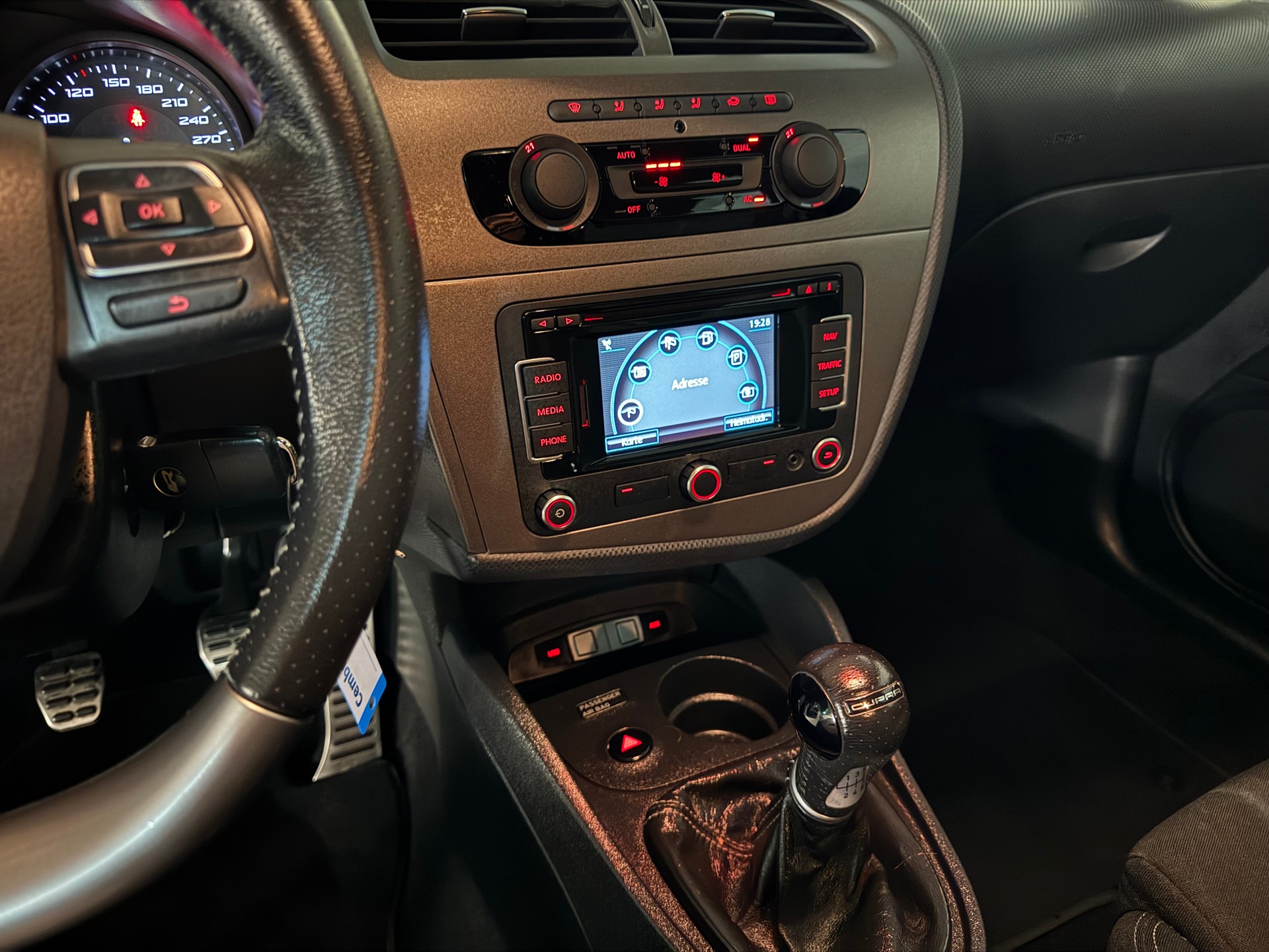 SEAT Leon 2.0 TSI Cupra R310 World Champion Edition-image-23