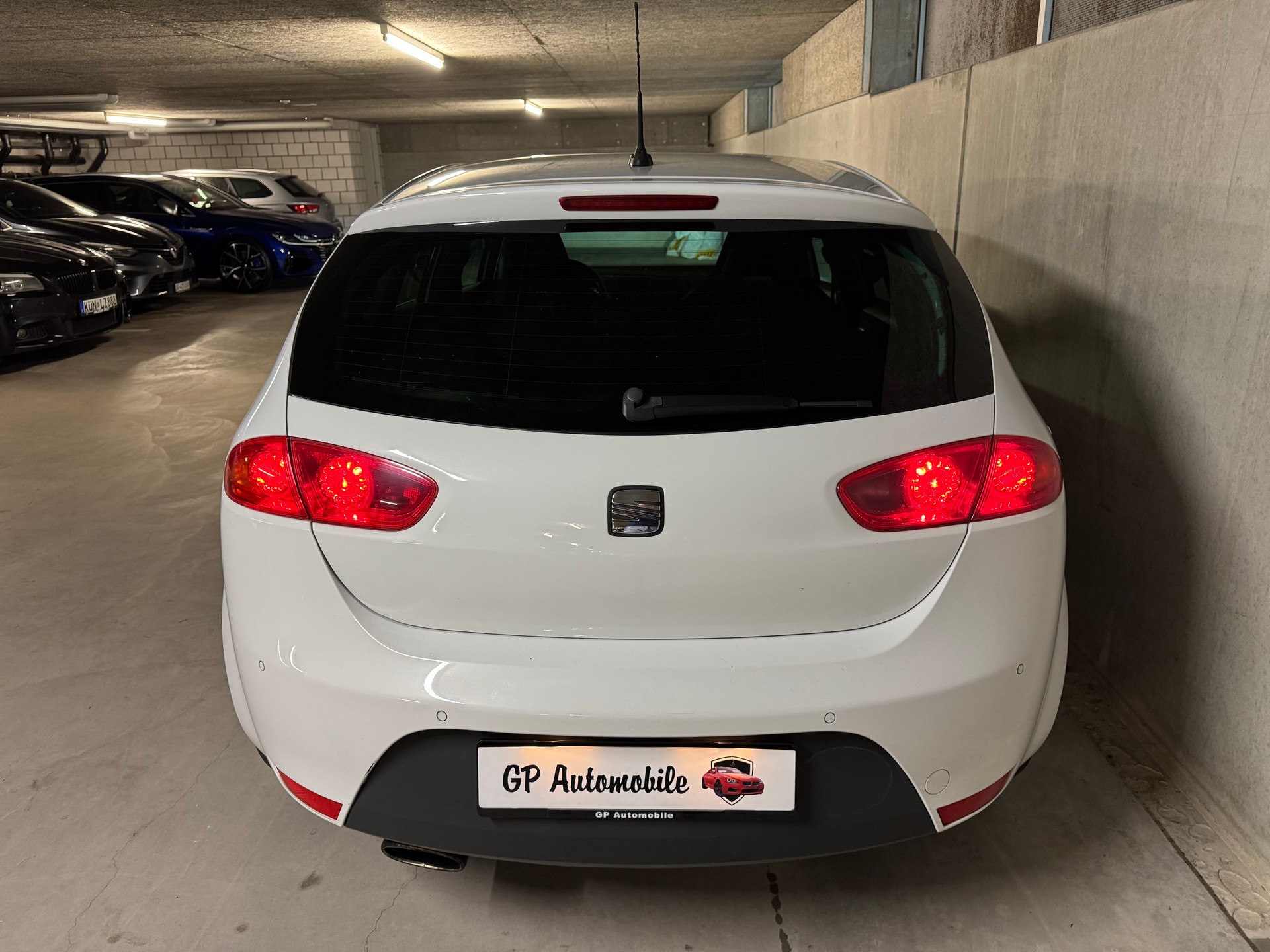 SEAT Leon 2.0 TSI Cupra R310 World Champion Edition-image-13
