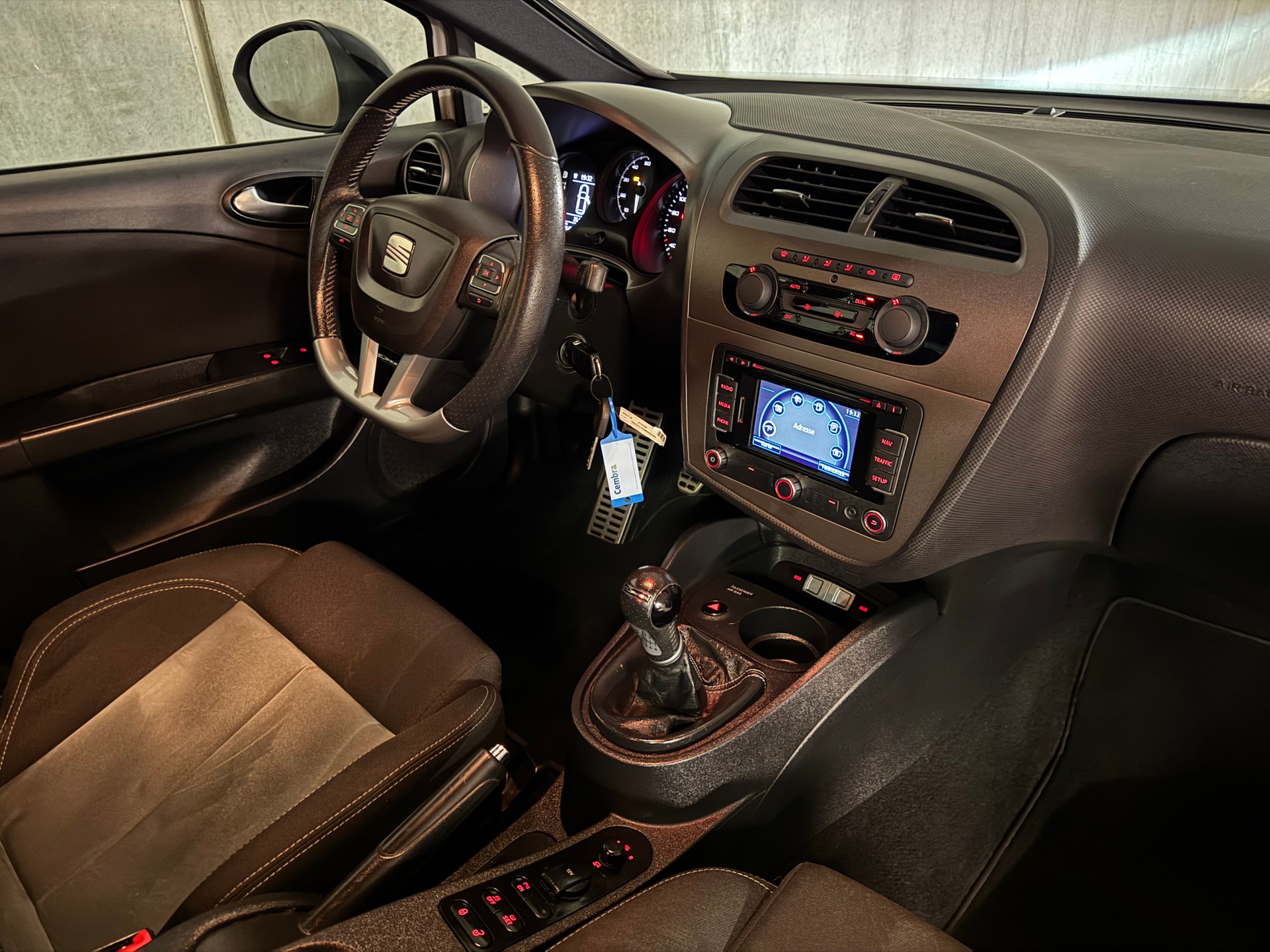 SEAT Leon 2.0 TSI Cupra R310 World Champion Edition-image-25