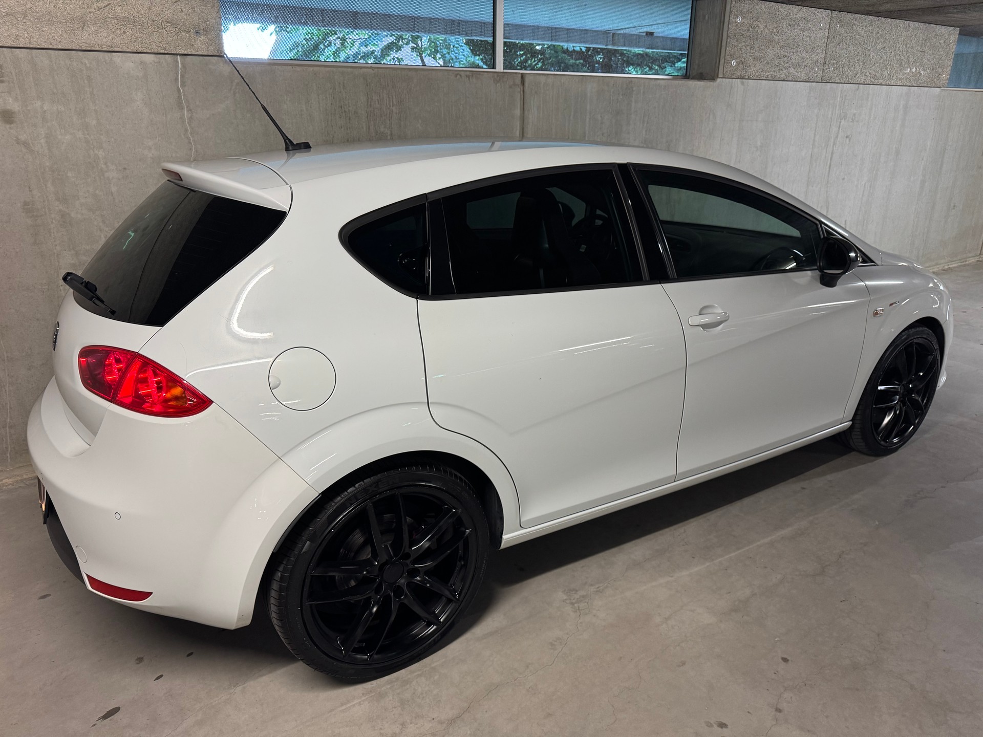 SEAT Leon 2.0 TSI Cupra R310 World Champion Edition-image-5