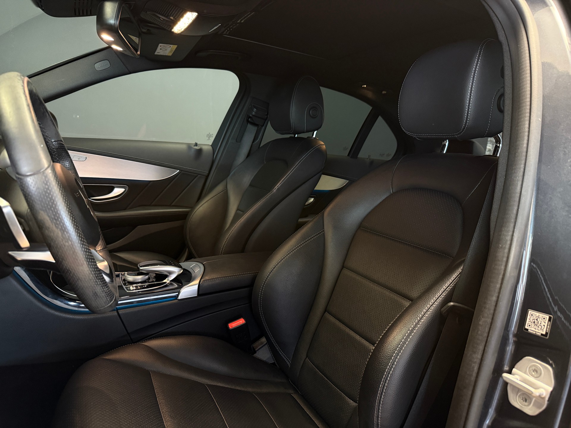 MERCEDES-BENZ C 200 Swiss Star Edition AMG Line 7G-Tronic-image-9