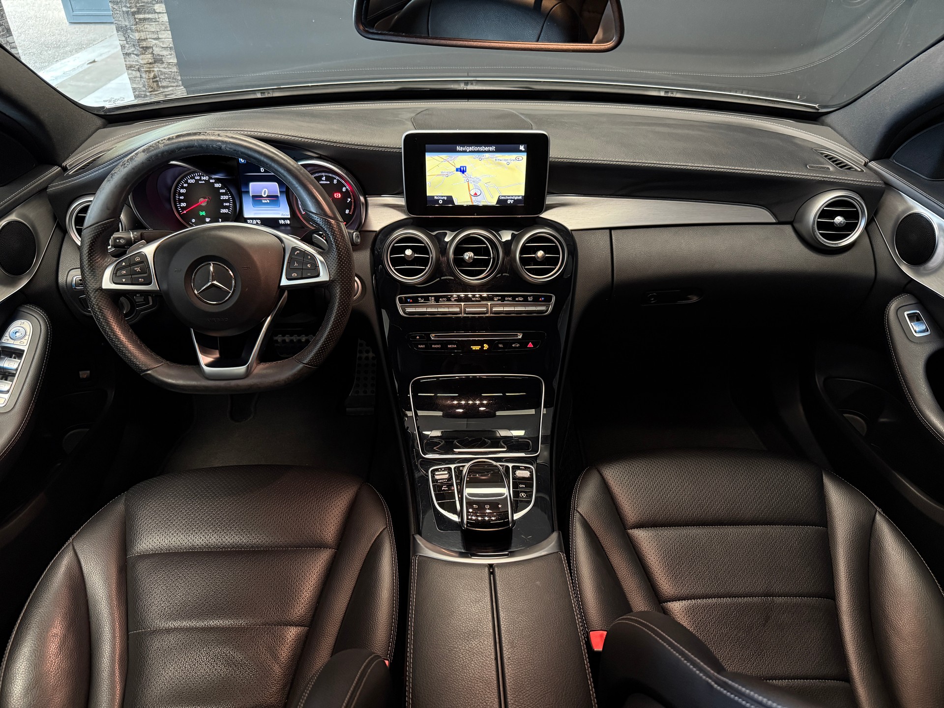MERCEDES-BENZ C 200 Swiss Star Edition AMG Line 7G-Tronic-image-6
