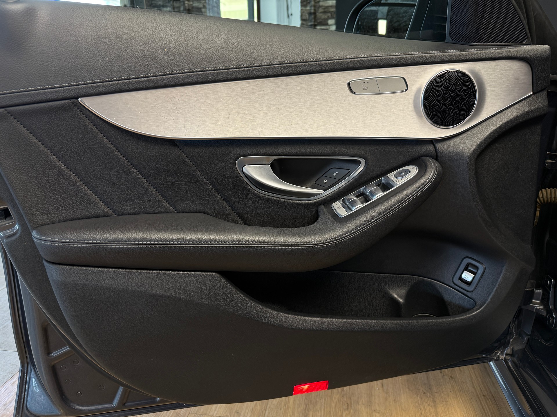MERCEDES-BENZ C 200 Swiss Star Edition AMG Line 7G-Tronic-image-14