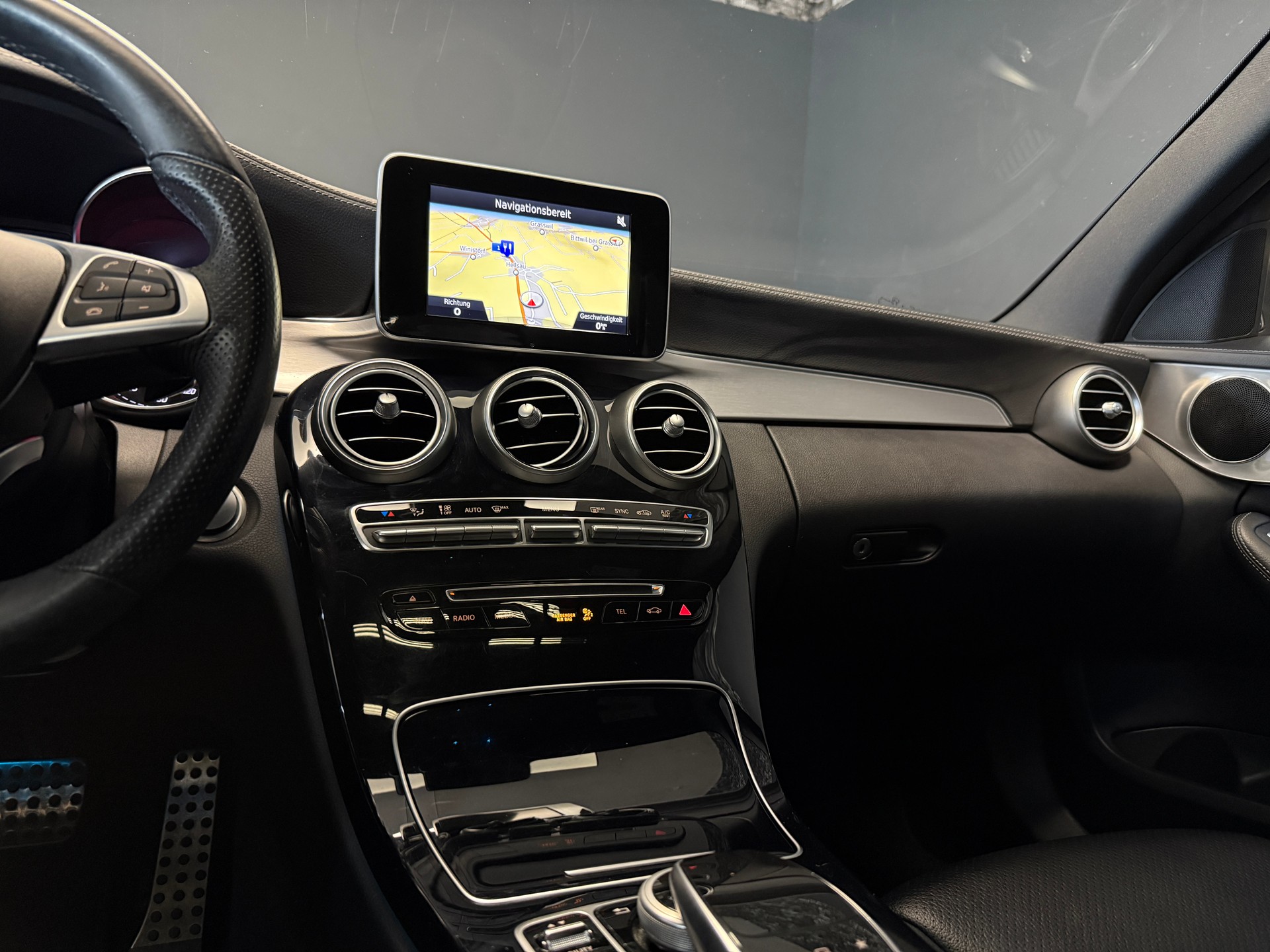 MERCEDES-BENZ C 200 Swiss Star Edition AMG Line 7G-Tronic-image-10