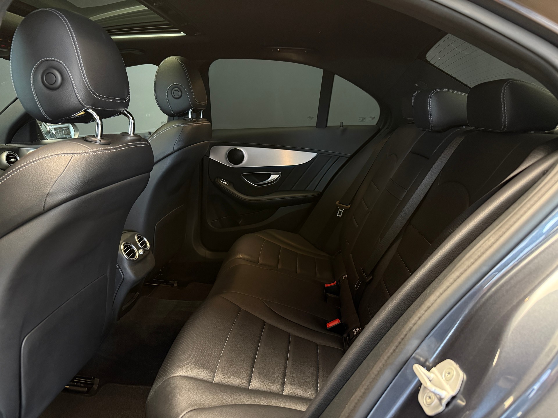 MERCEDES-BENZ C 200 Swiss Star Edition AMG Line 7G-Tronic-image-15