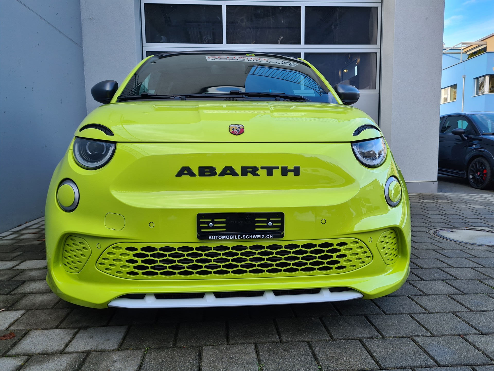 FIAT Abarth Cabrio 500e Scorpionissima-image-3