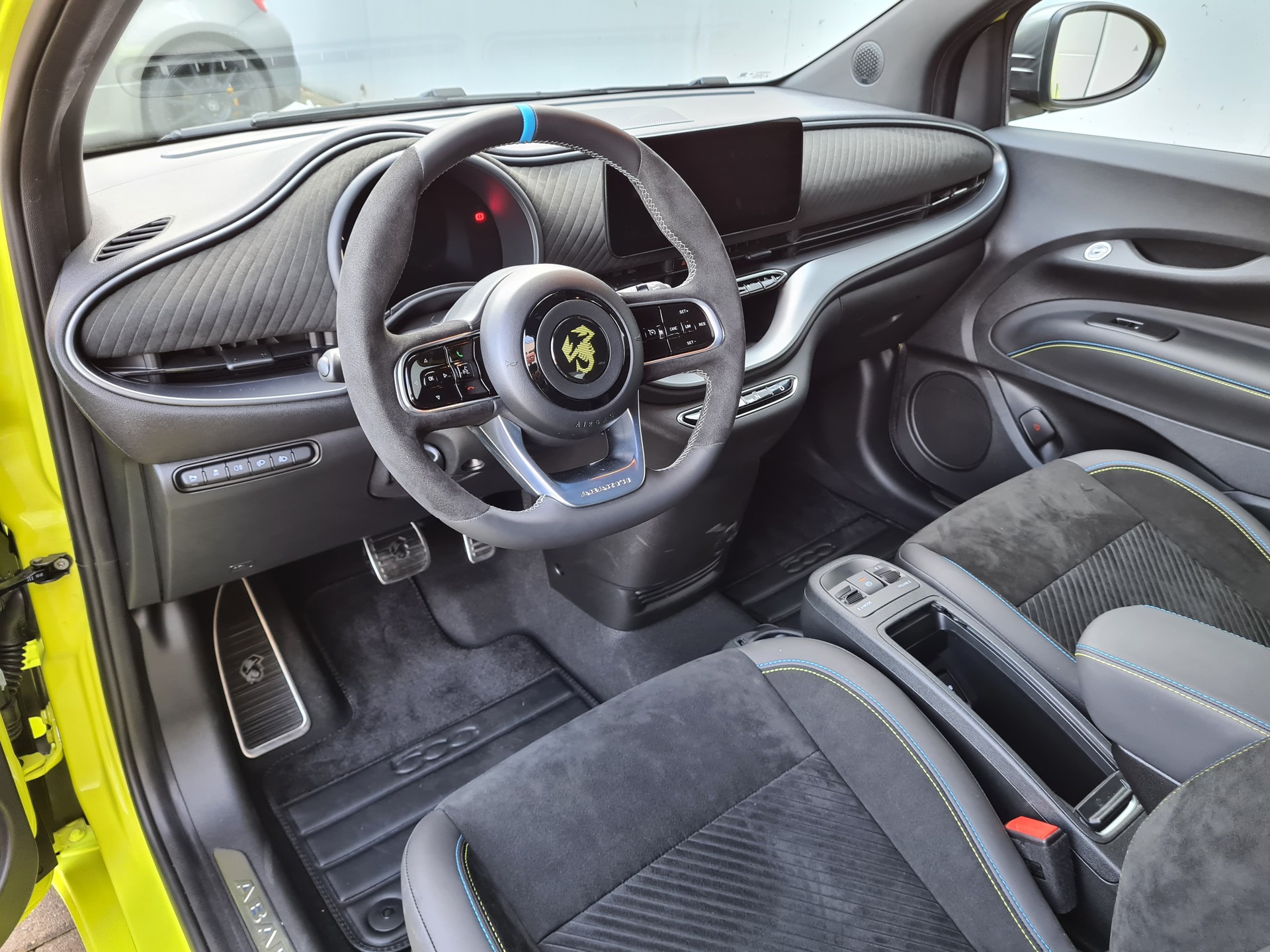 FIAT Abarth Cabrio 500e Scorpionissima-image-14