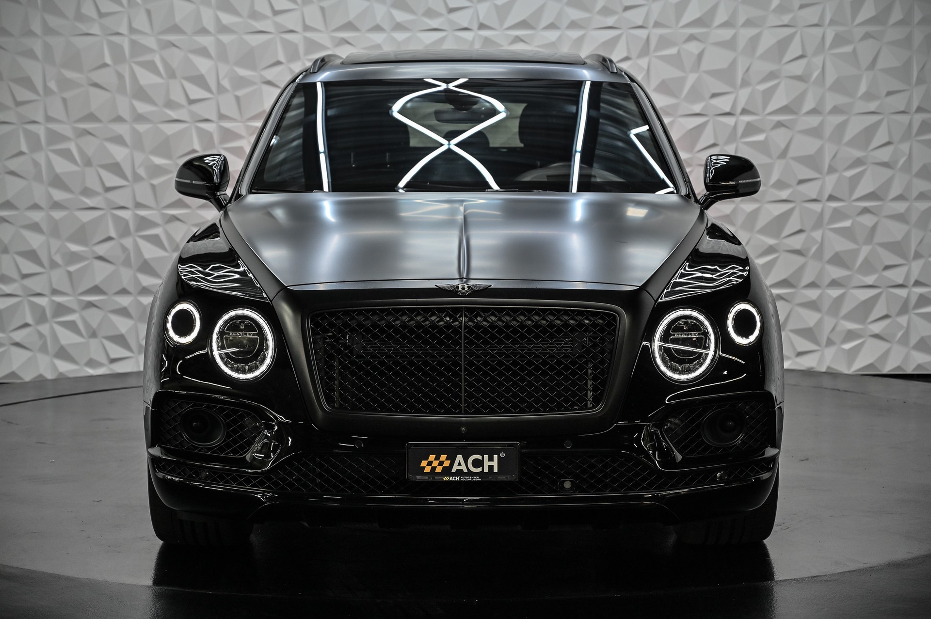 BENTLEY Bentayga 6.0 W12-showroom-element-1