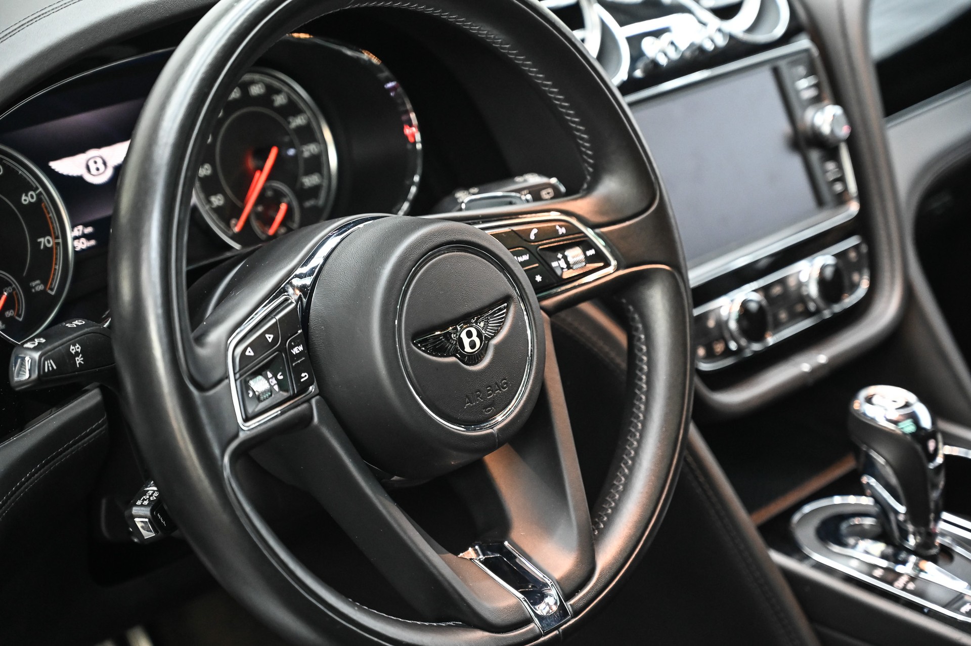 BENTLEY Bentayga 6.0 W12-image-26