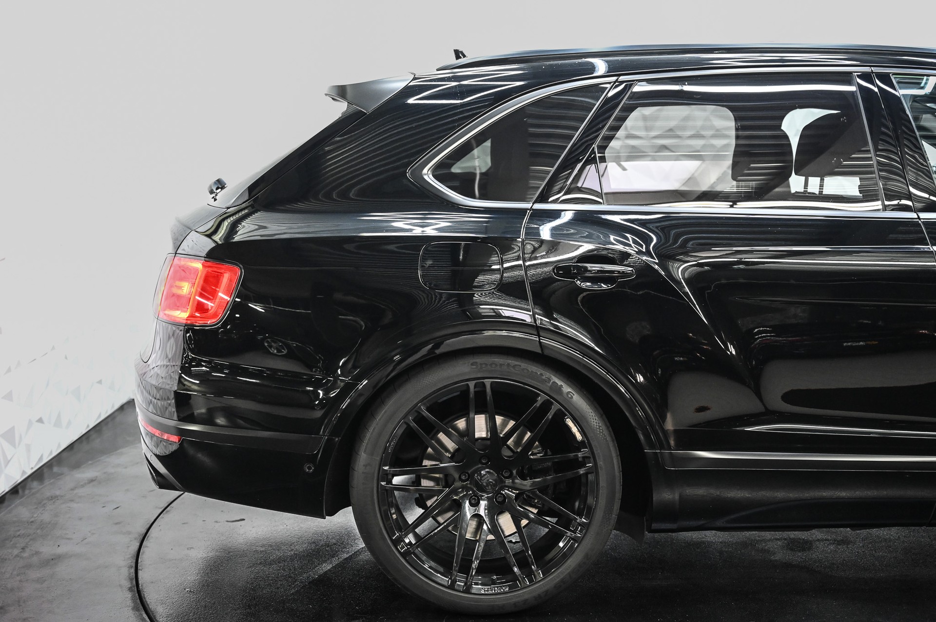 BENTLEY Bentayga 6.0 W12-image-13