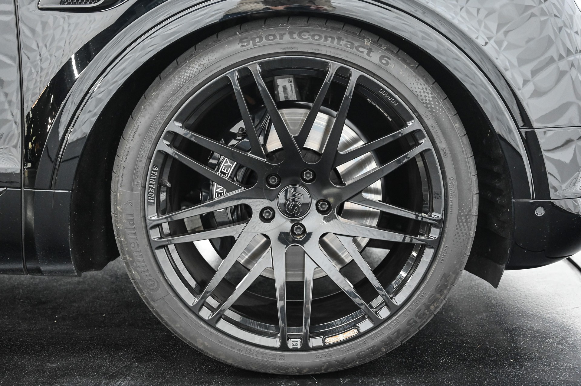 BENTLEY Bentayga 6.0 W12-image-14