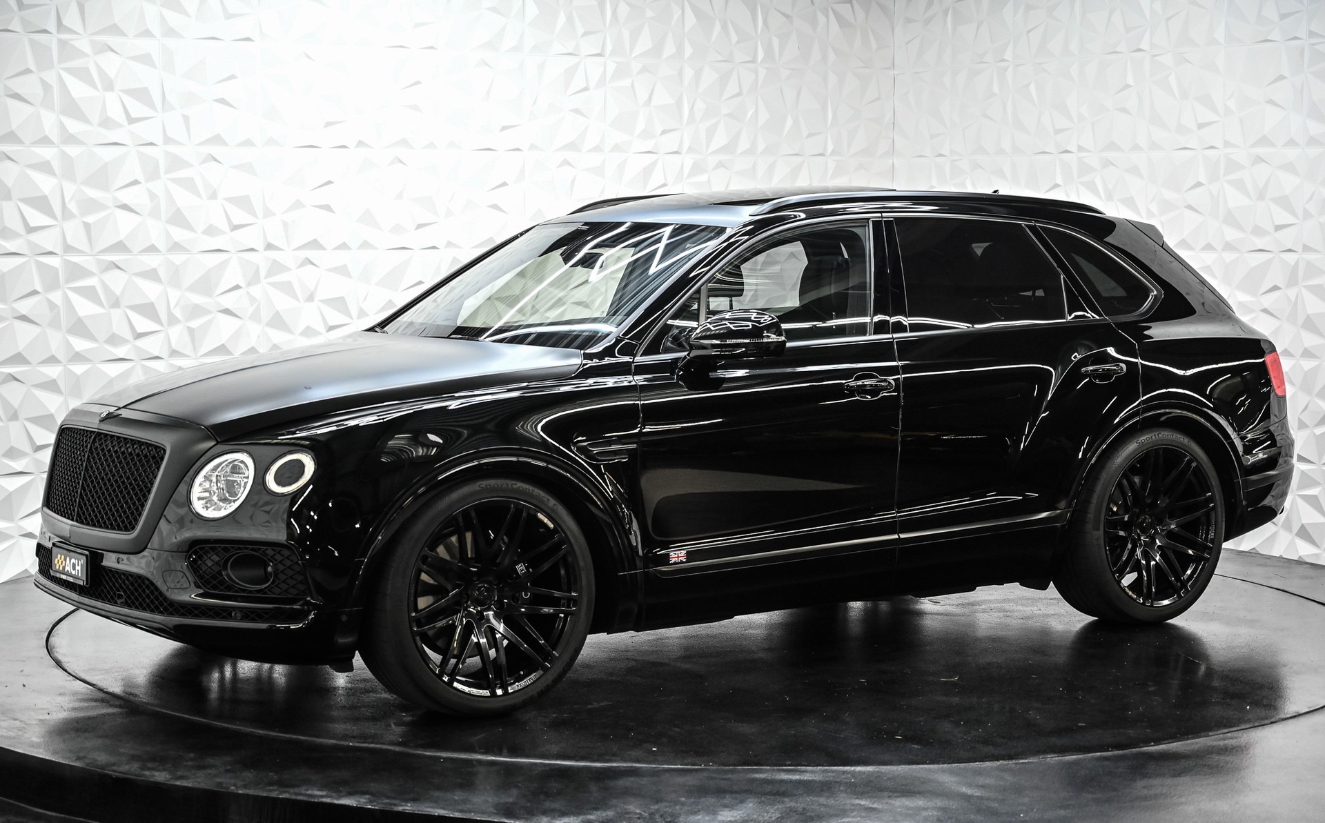 BENTLEY Bentayga 6.0 W12-showroom-element-3
