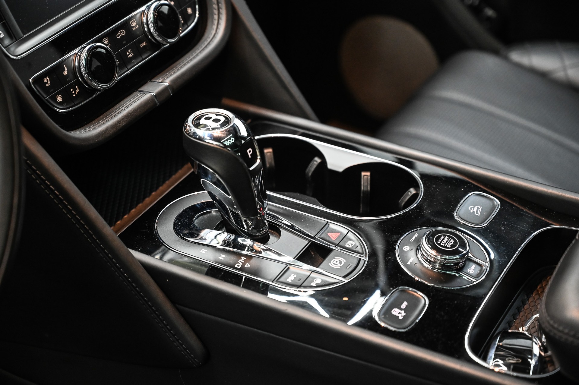 BENTLEY Bentayga 6.0 W12-image-28