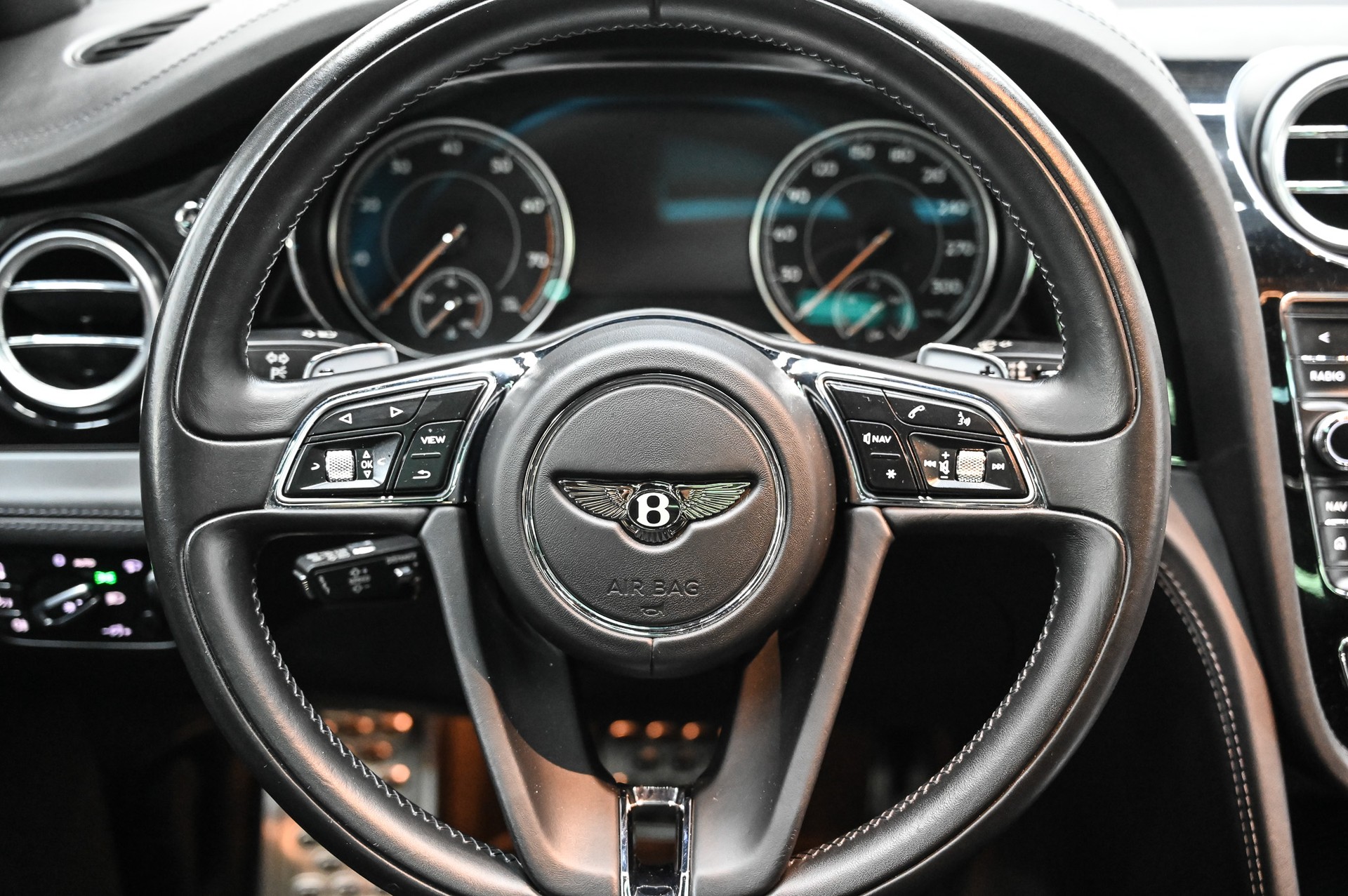 BENTLEY Bentayga 6.0 W12-image-25