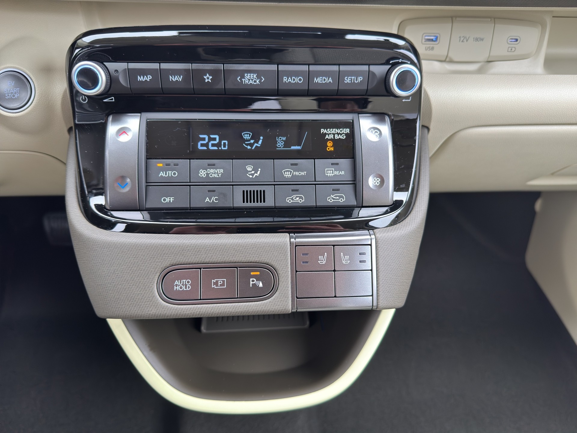 HYUNDAI Inster 49kWh Amplia-image-18