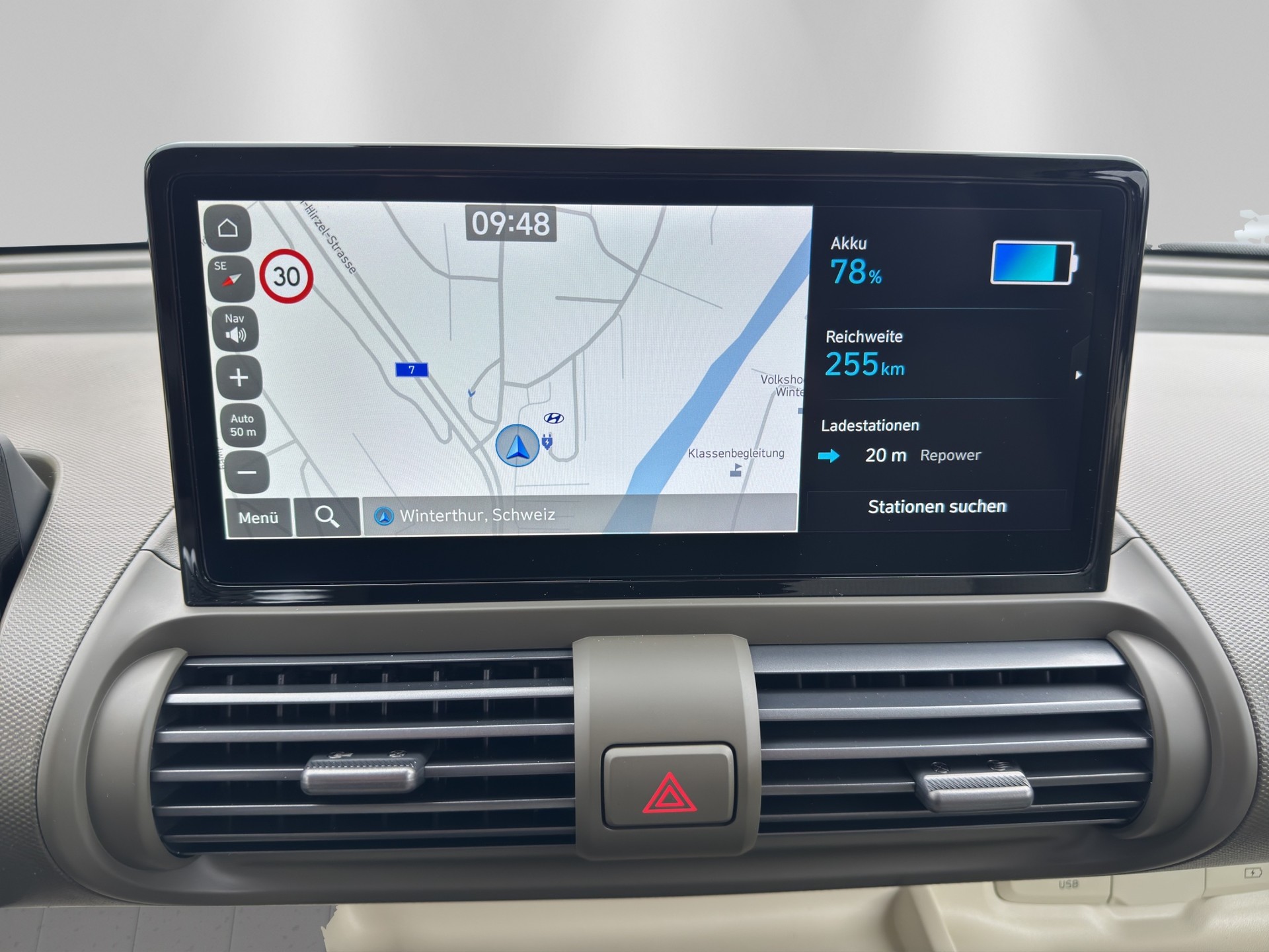 HYUNDAI Inster 49kWh Amplia-image-16
