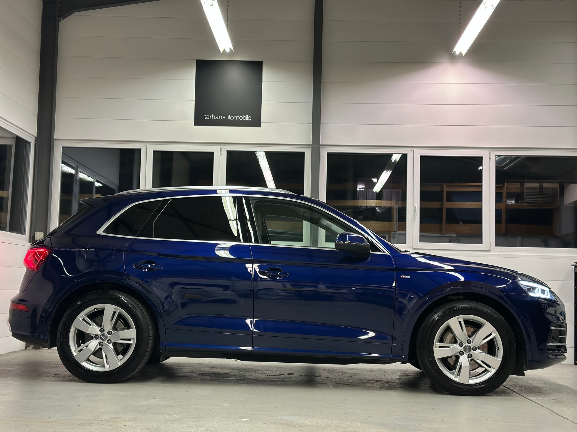 AUDI Q5 2.0 TFSI design quattro S-tronic *S-LINE*-image-2