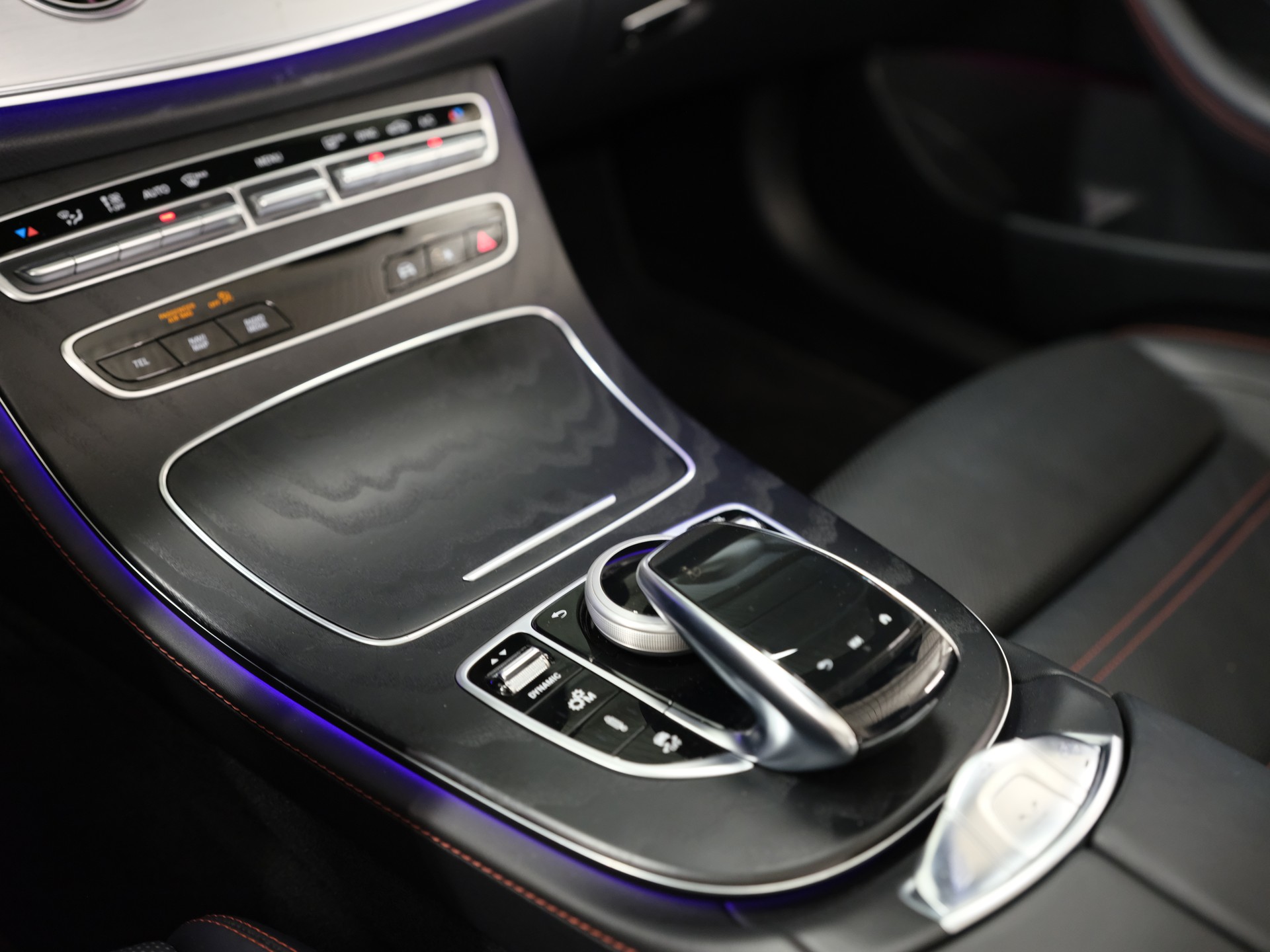 MERCEDES-BENZ AMG E 53 4Matic+ Speedshift 9G-TCT *Park-Paket* *360° Kamera* *Panorama Schiebedach*-image-24