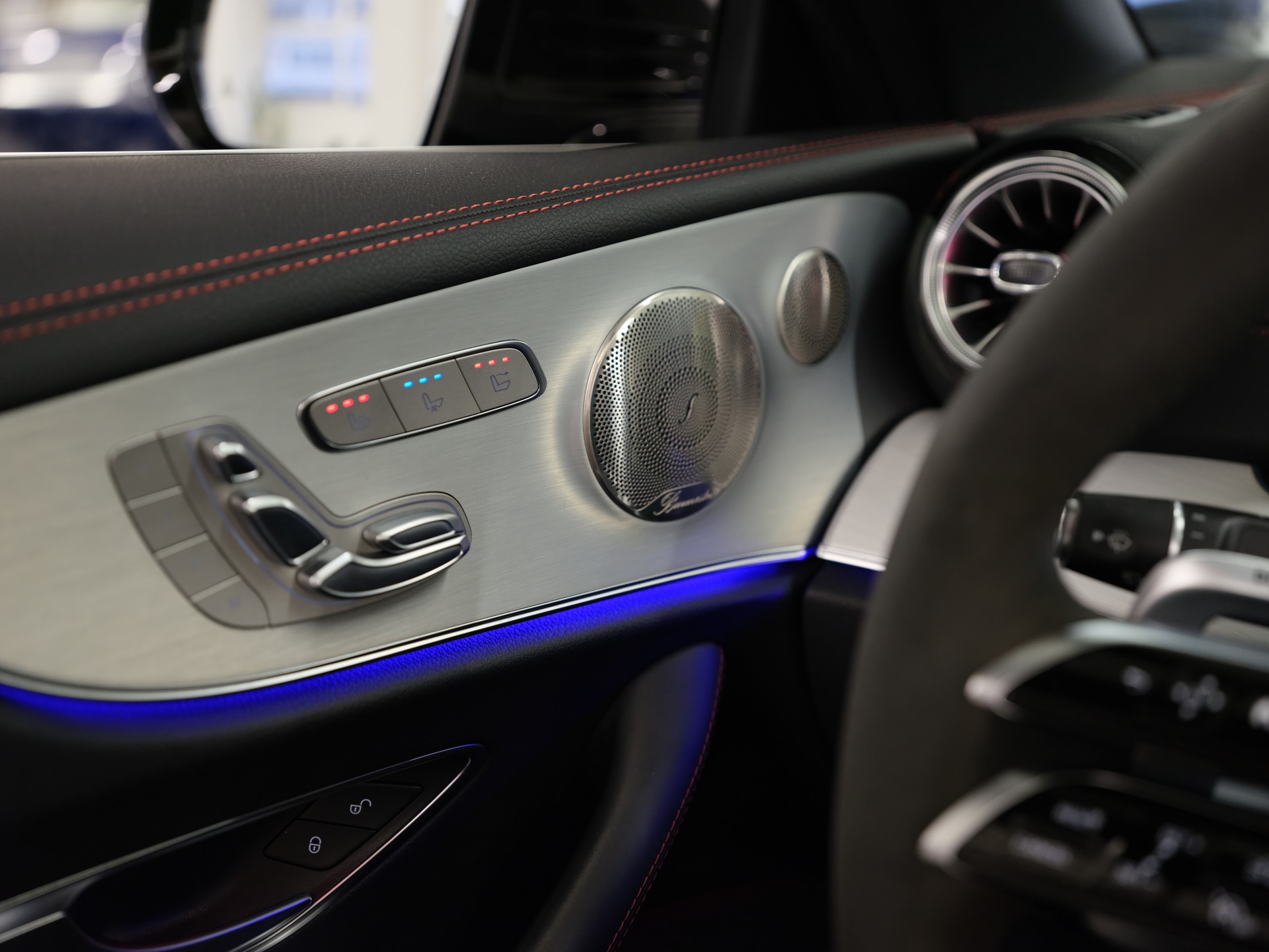MERCEDES-BENZ AMG E 53 4Matic+ Speedshift 9G-TCT *Park-Paket* *360° Kamera* *Panorama Schiebedach*-image-27