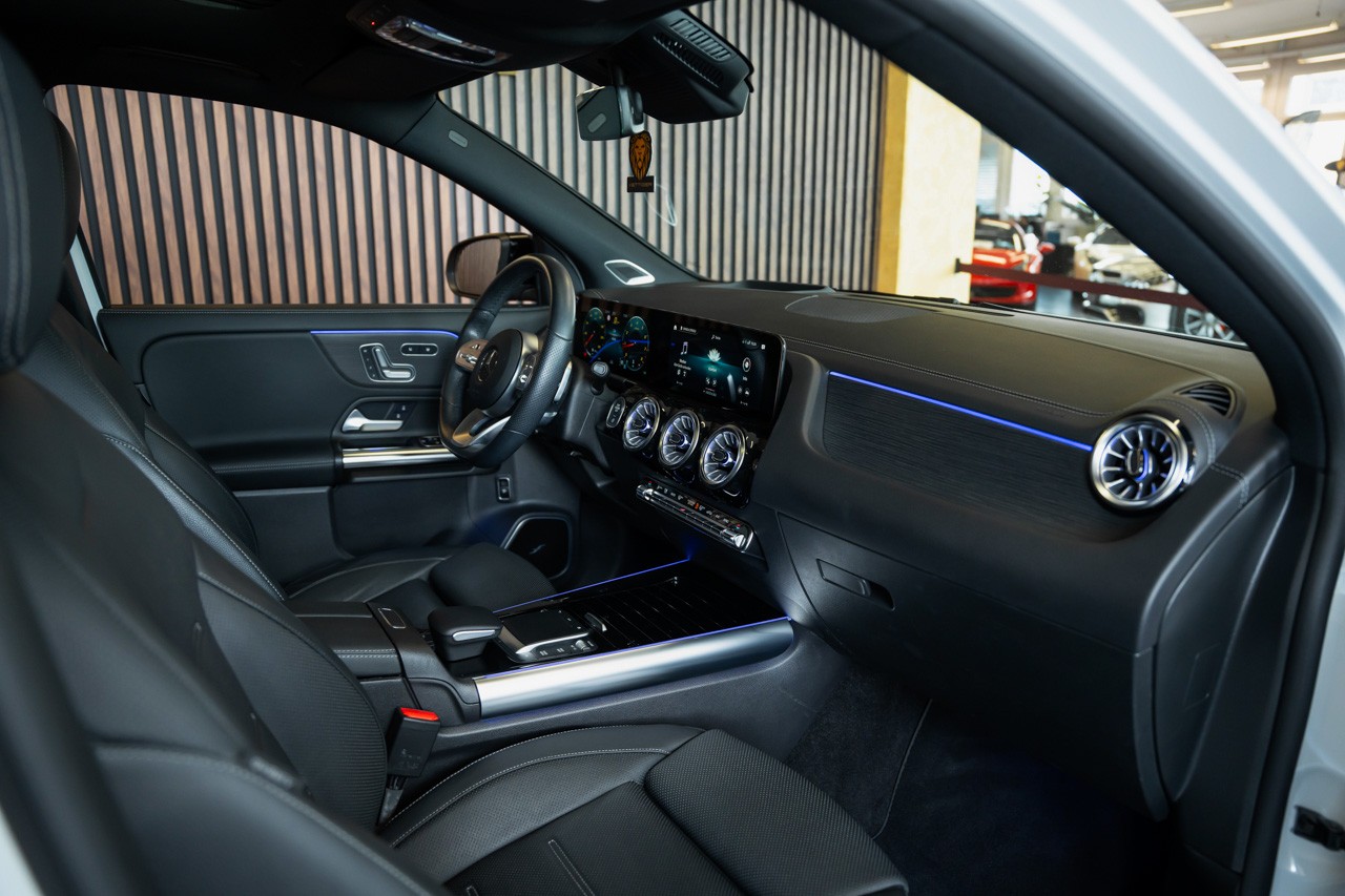 MERCEDES-BENZ GLA 250 4Matic AMG Line 8G-DCT-image-13
