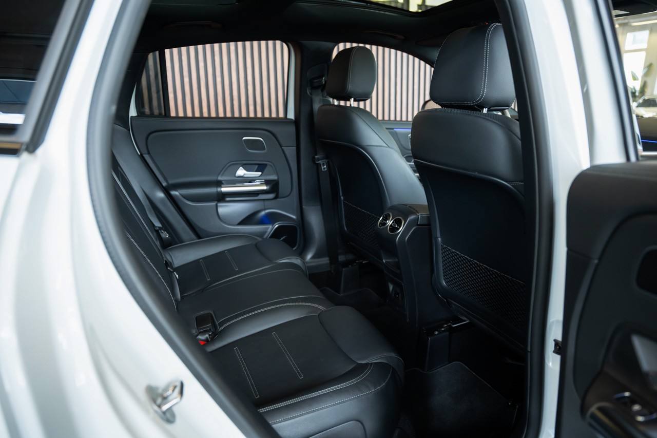 MERCEDES-BENZ GLA 250 4Matic AMG Line 8G-DCT-image-18