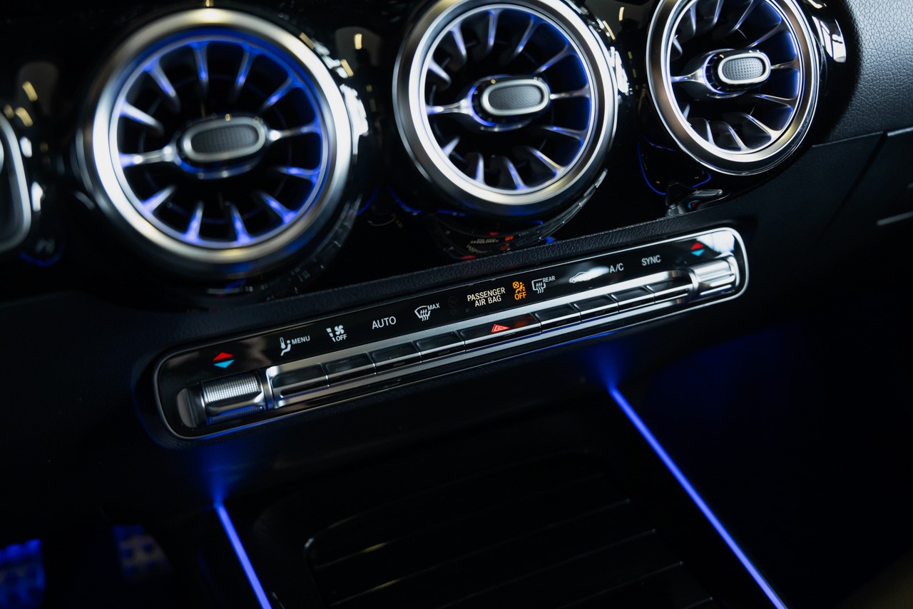 MERCEDES-BENZ GLA 250 4Matic AMG Line 8G-DCT-image-25